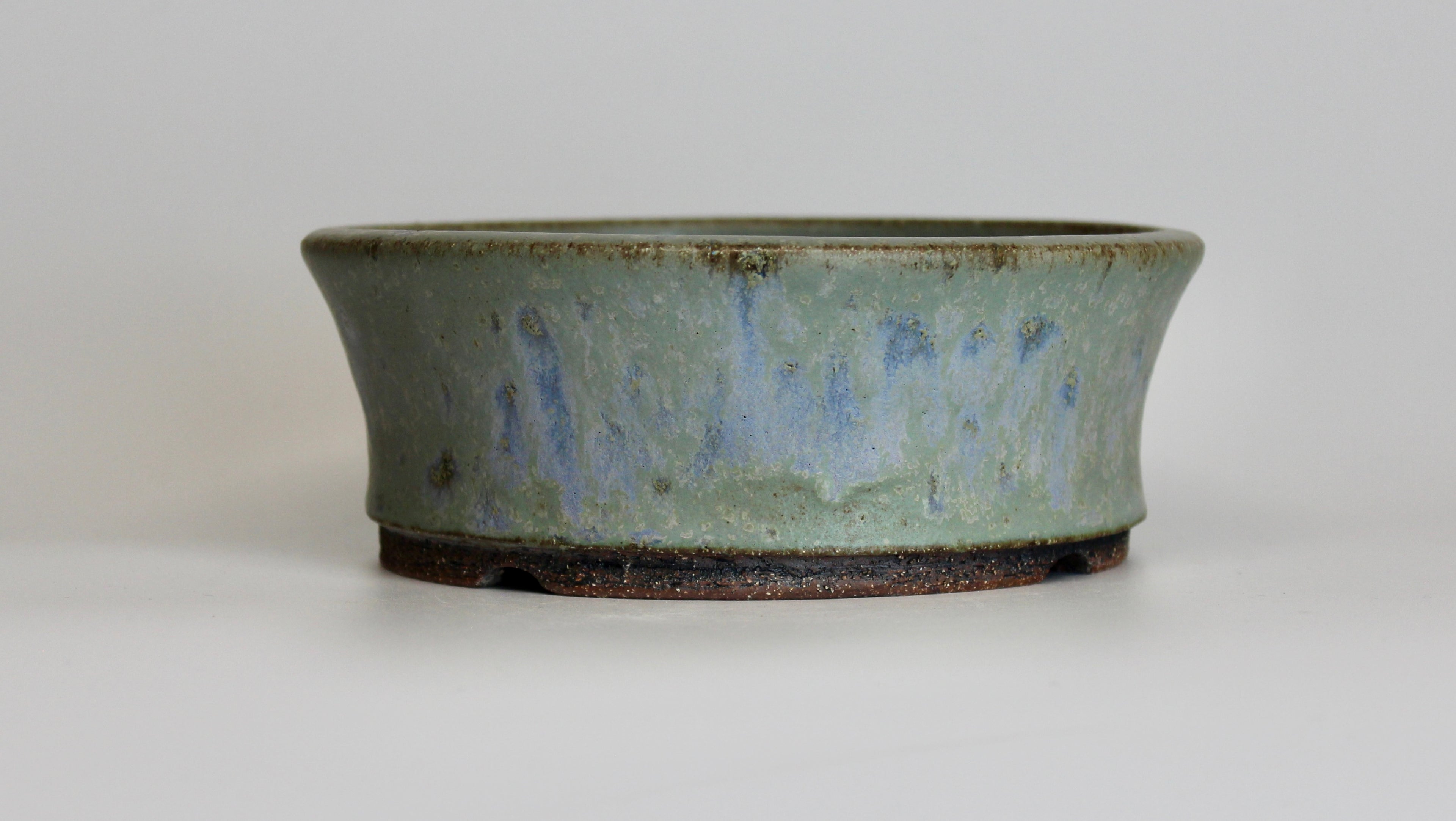 Round bonsai pot in a matte blue glaze. D.164mm