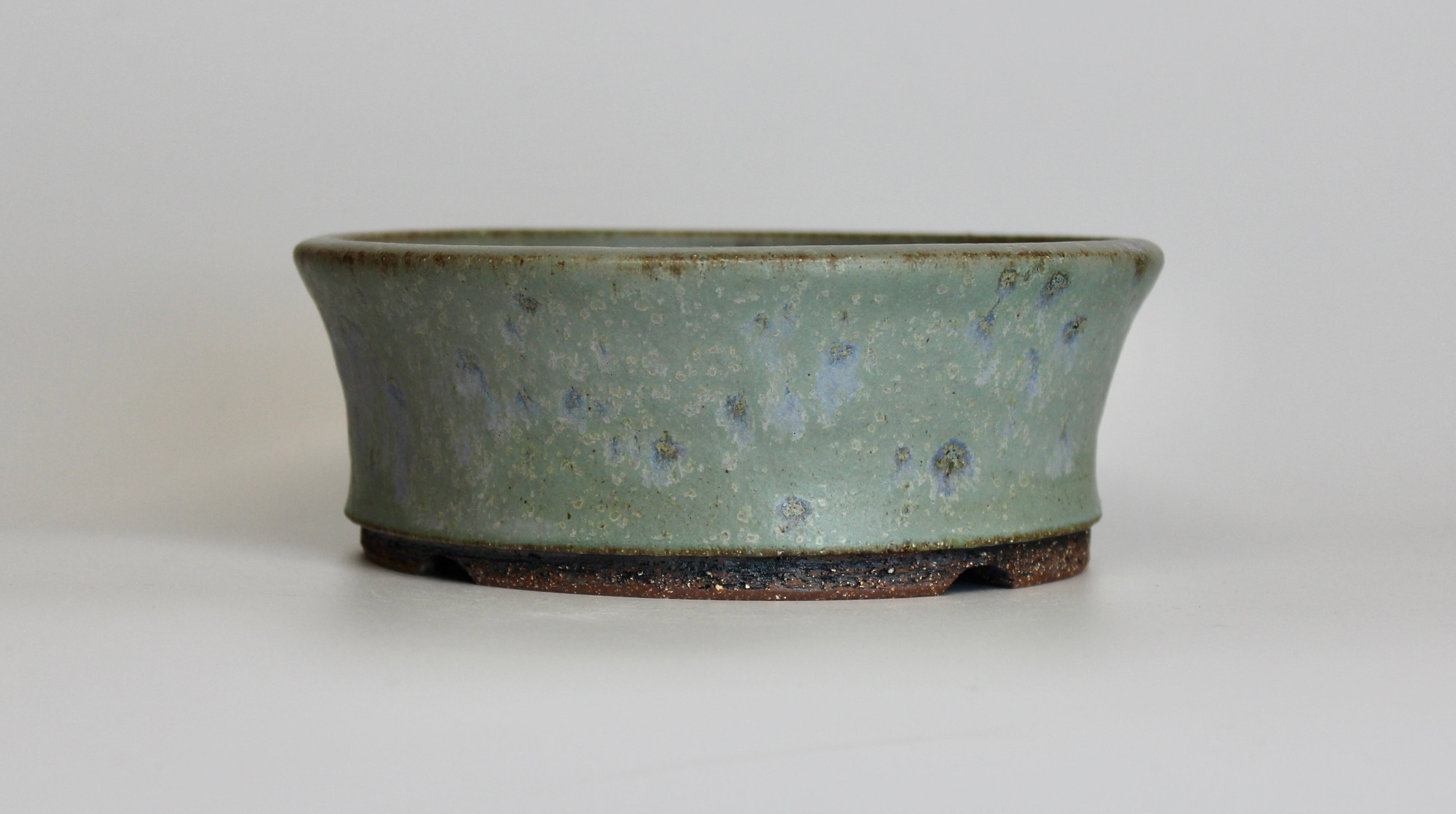 Round bonsai pot in a matte blue glaze. D.164mm