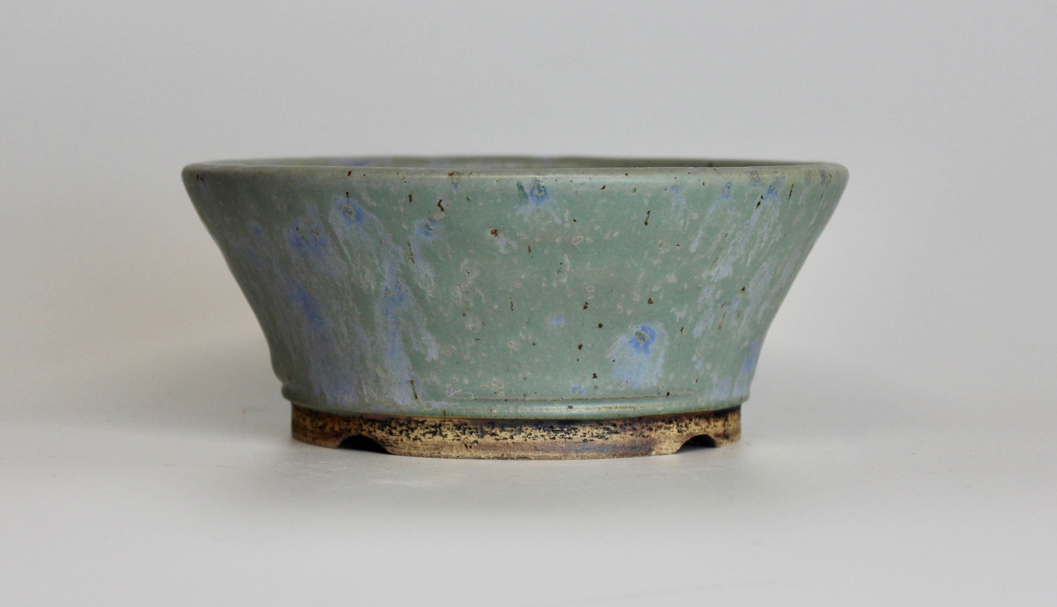 Round bonsai pot in a matte blue glaze. D.145mm