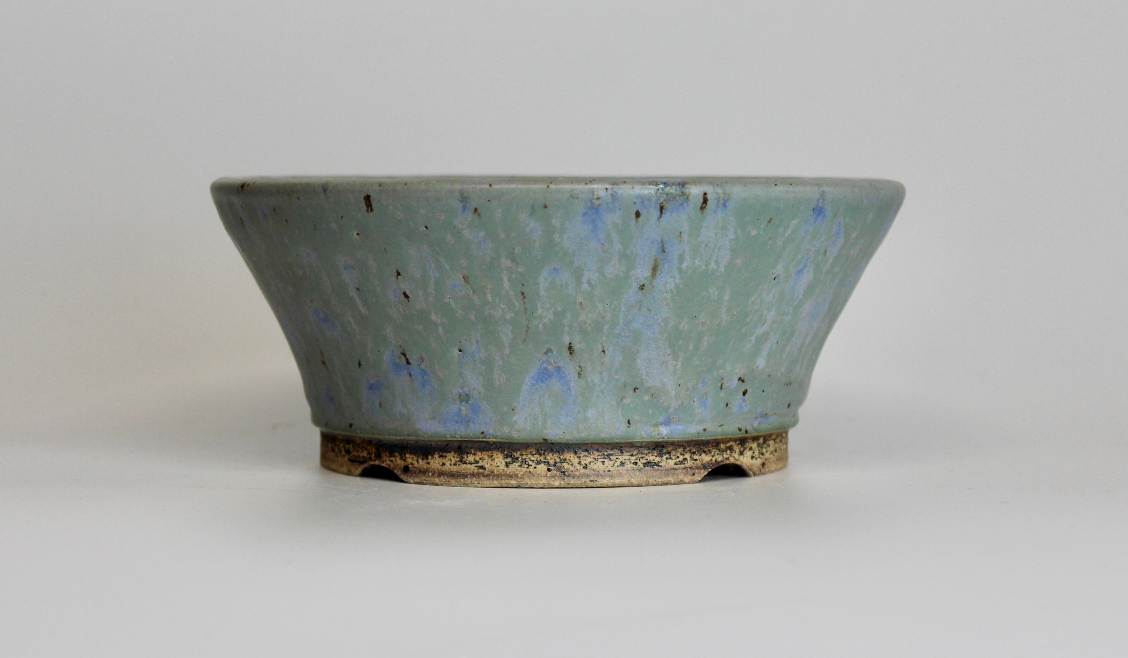 Round bonsai pot in a matte blue glaze. D.145mm