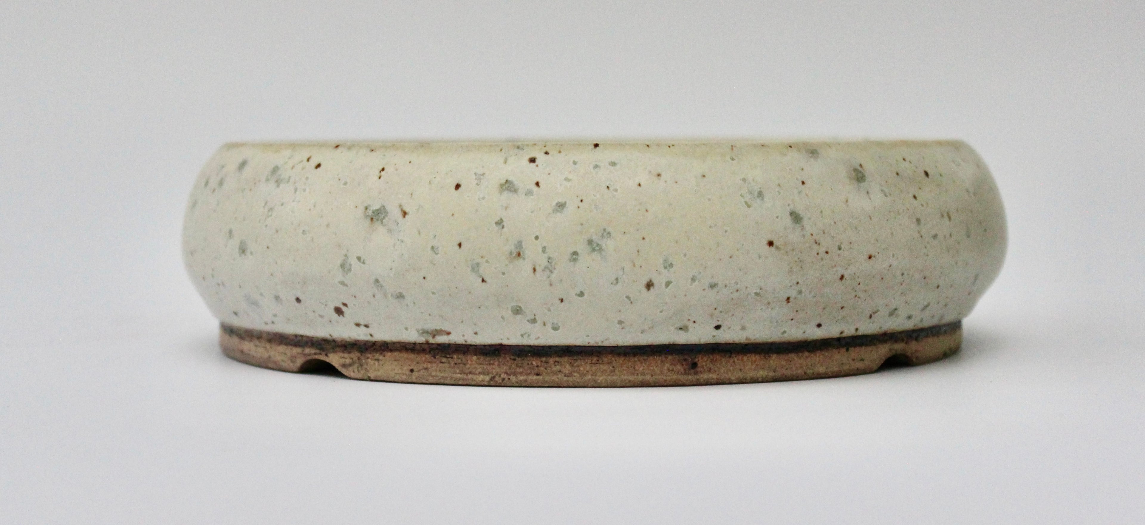 Round bonsai pot in a matte white speckled glaze. D.175mm