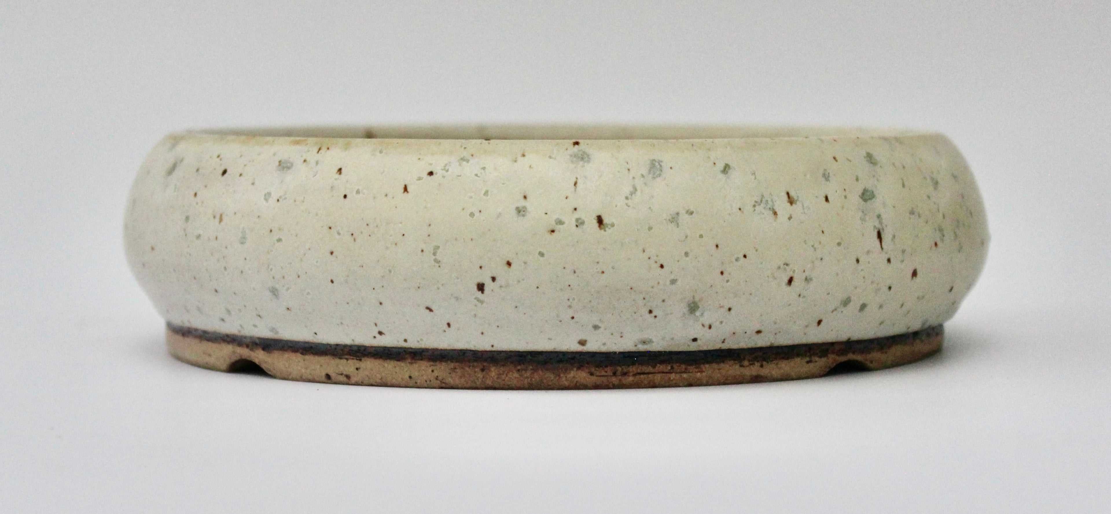 Round bonsai pot in a matte white speckled glaze. D.175mm