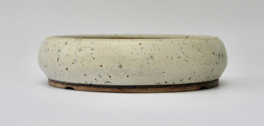 Round bonsai pot in a matte white speckled glaze. D.175mm