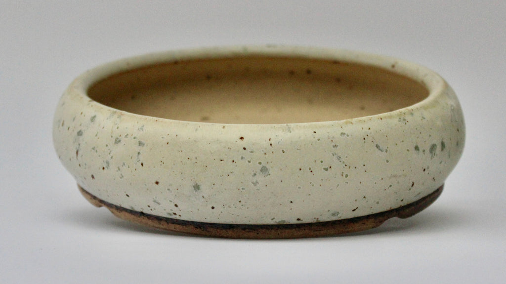 Round bonsai pot in a matte white speckled glaze. D.175mm