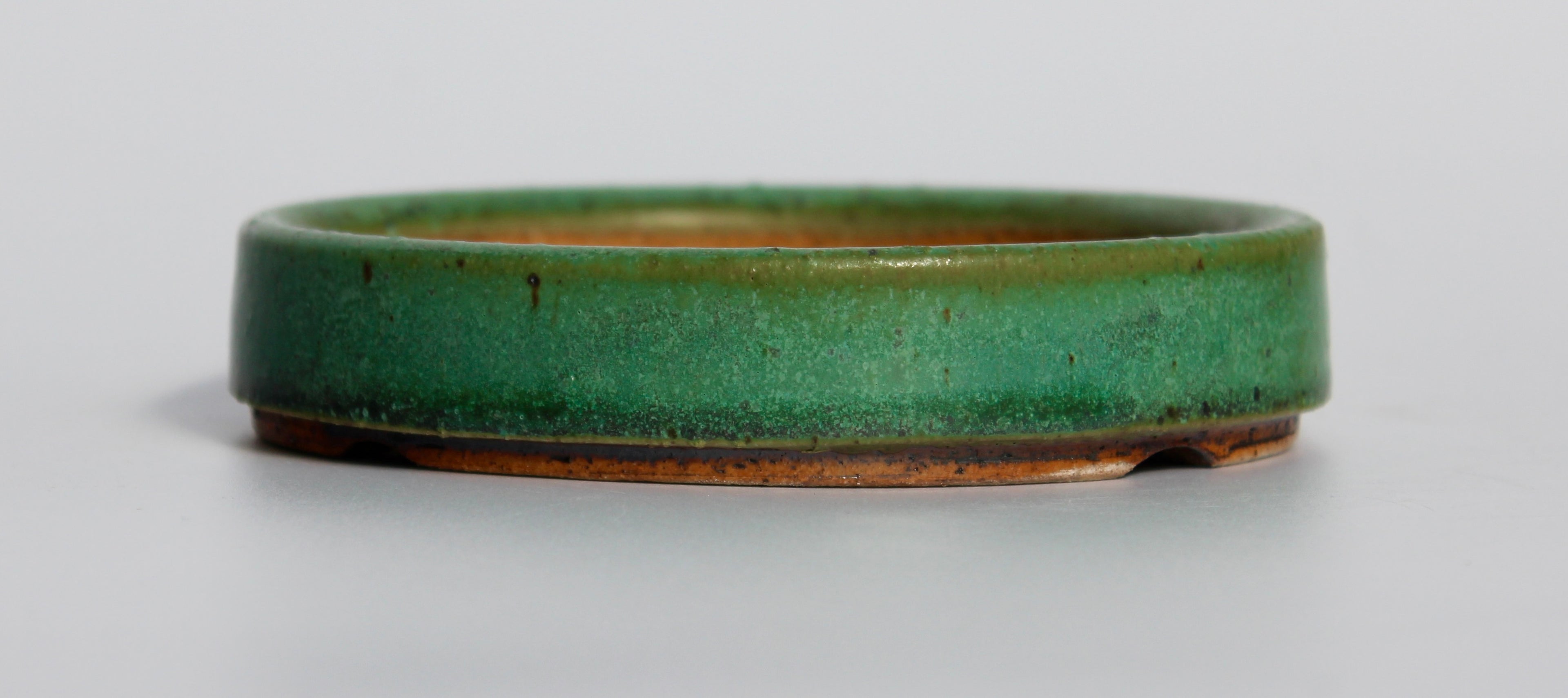 Round bonsai pot in a matte green glaze. D.127mm