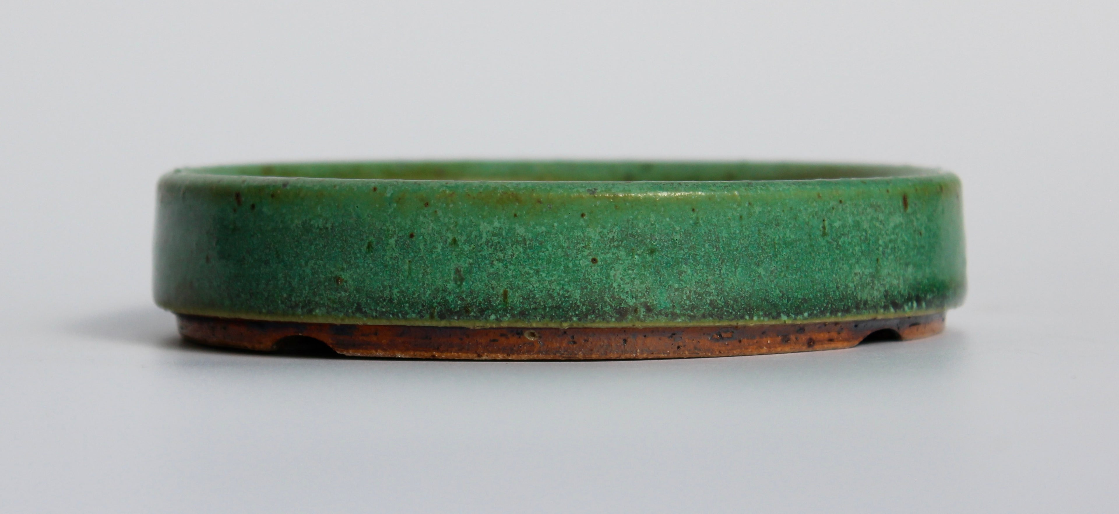 Round bonsai pot in a matte green glaze. D.127mm