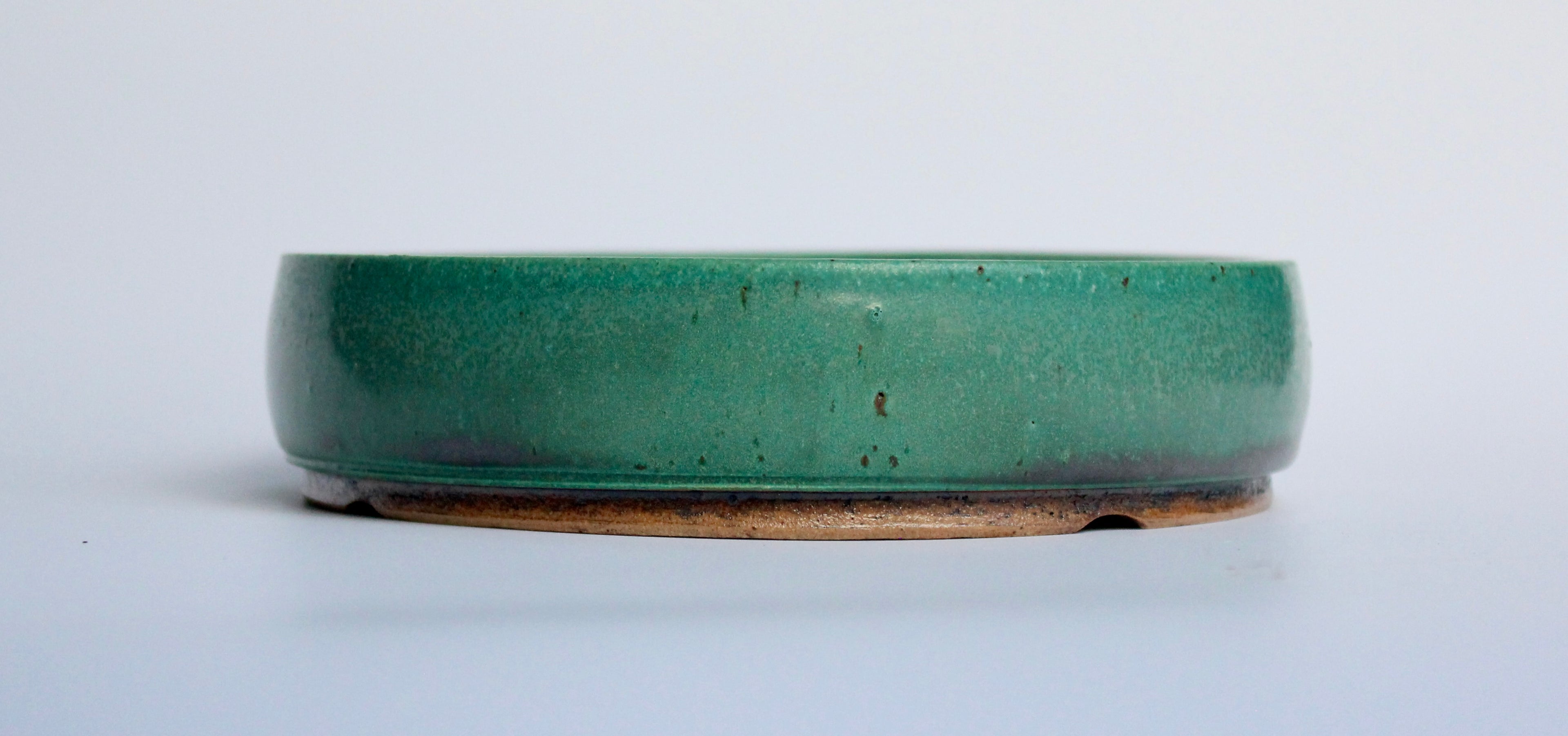 Round bonsai pot in a matte green glaze. D.163mm