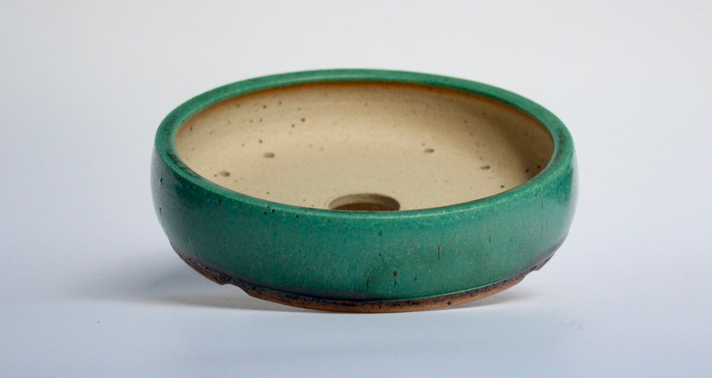 Round bonsai pot in a matte green glaze. D.163mm