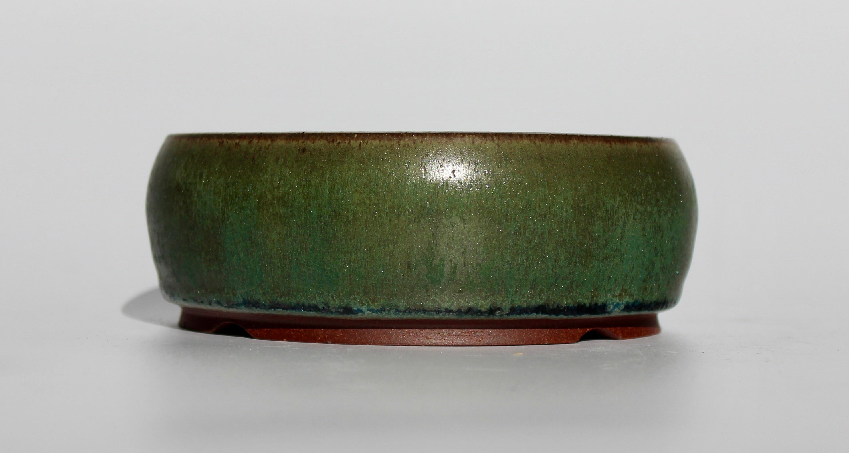Round bonsai pot in a dark green copper glaze. D.130mm