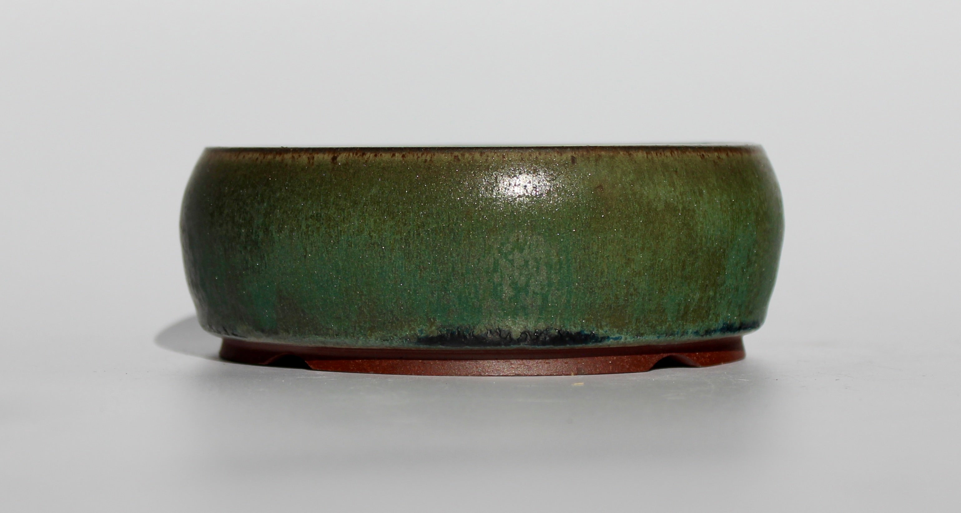 Round bonsai pot in a dark green copper glaze. D.130mm