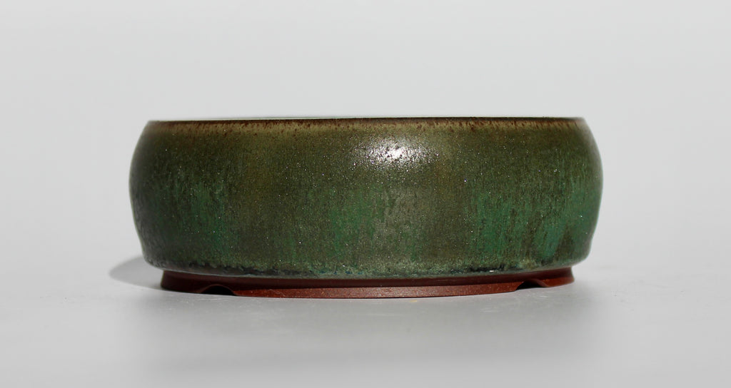 Round bonsai pot in a dark green copper glaze. D.130mm