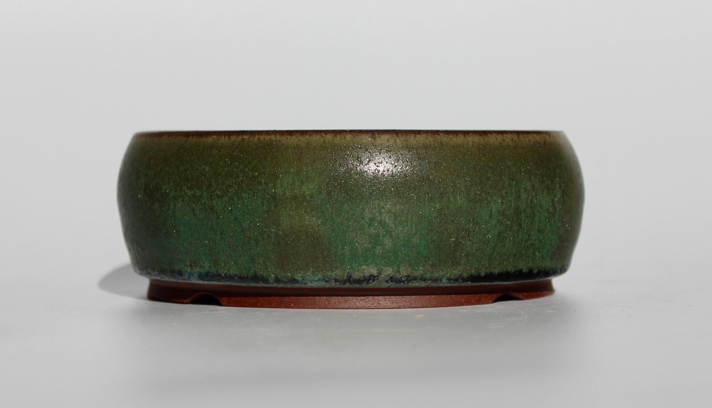 Round bonsai pot in a dark green copper glaze. D.130mm