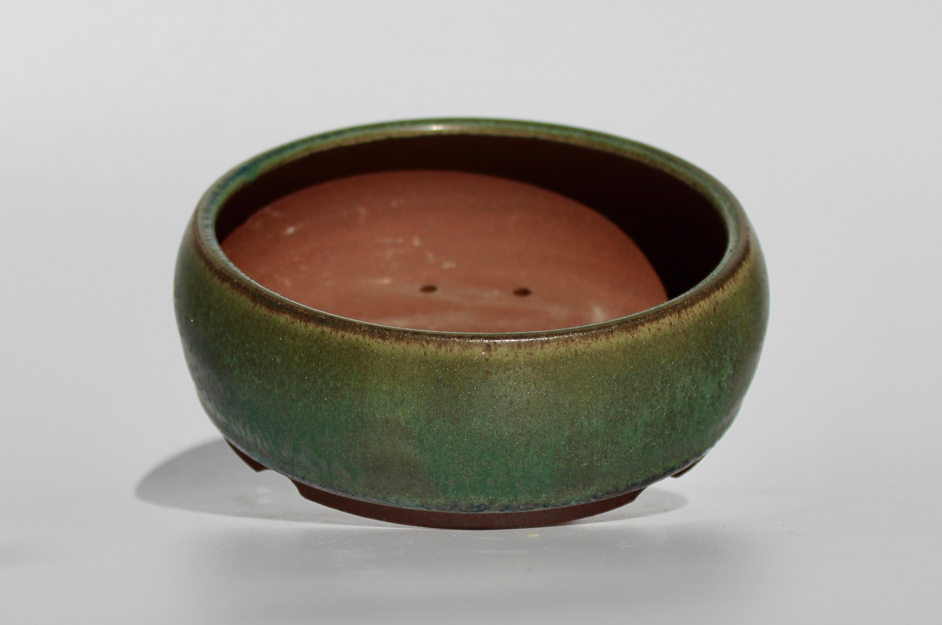Round bonsai pot in a dark green copper glaze. D.130mm