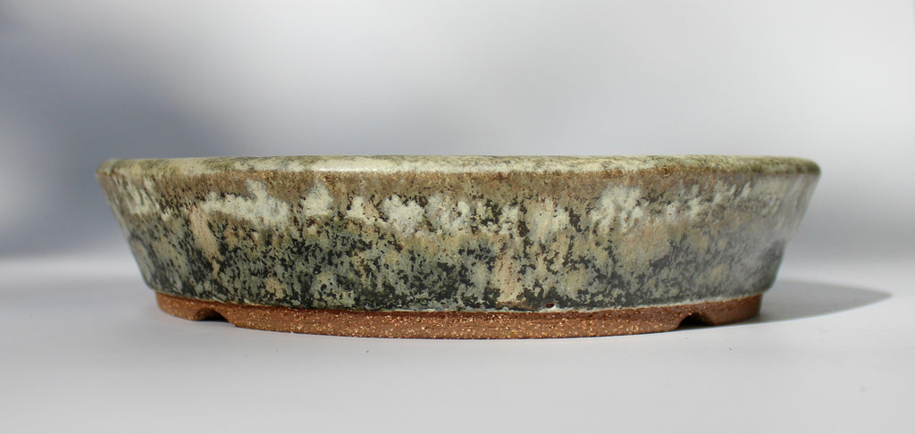 Round bonsai pot in a matte cream and green glaze. D.215mm