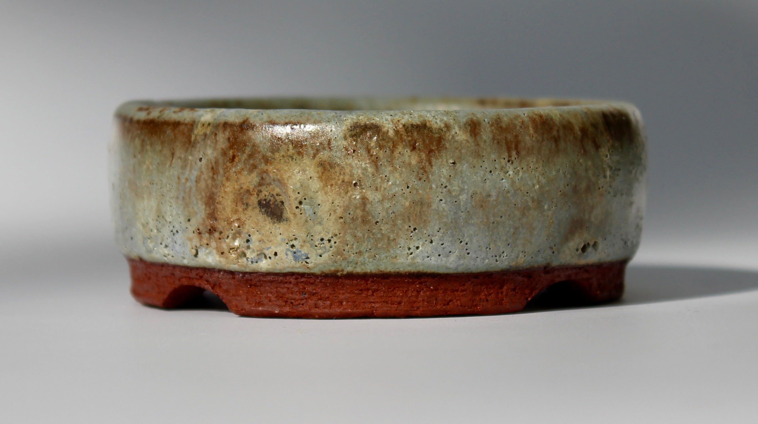 Round bonsai pot in a matte green glaze. D.80mm