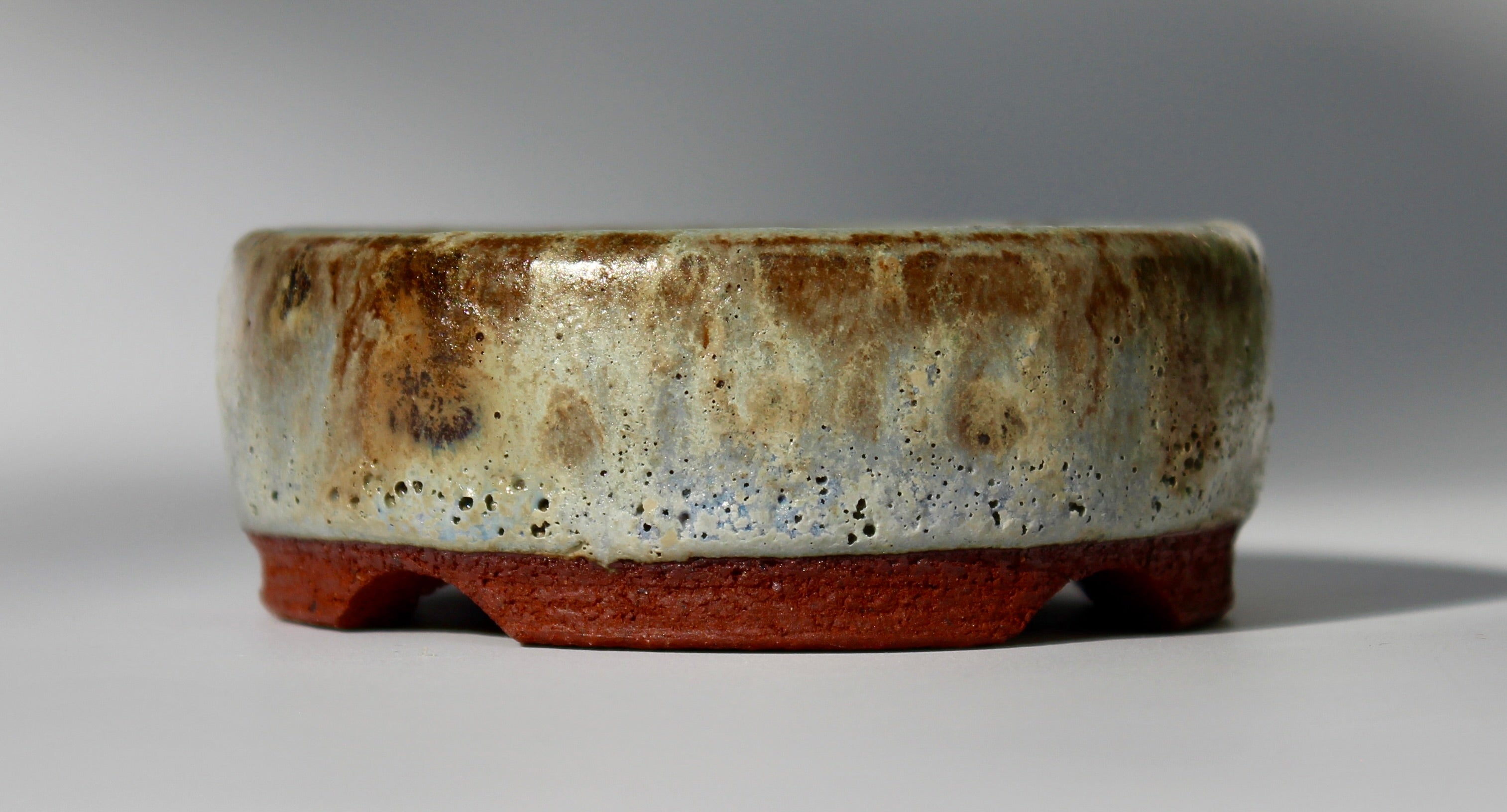 Round bonsai pot in a matte green glaze. D.80mm