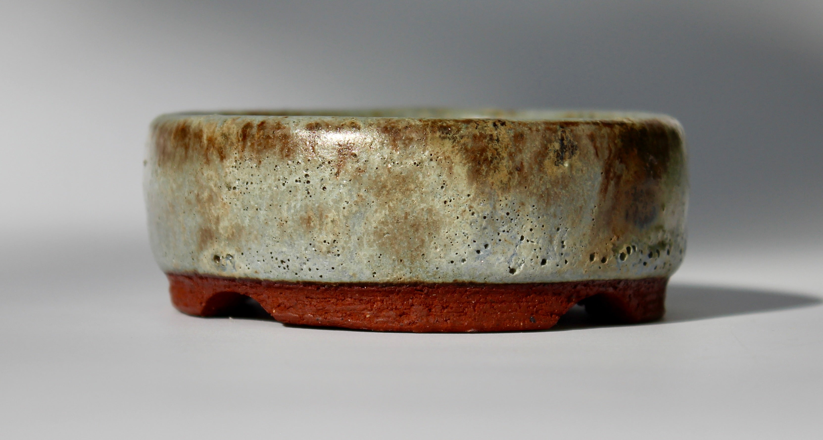 Round bonsai pot in a matte green glaze. D.80mm