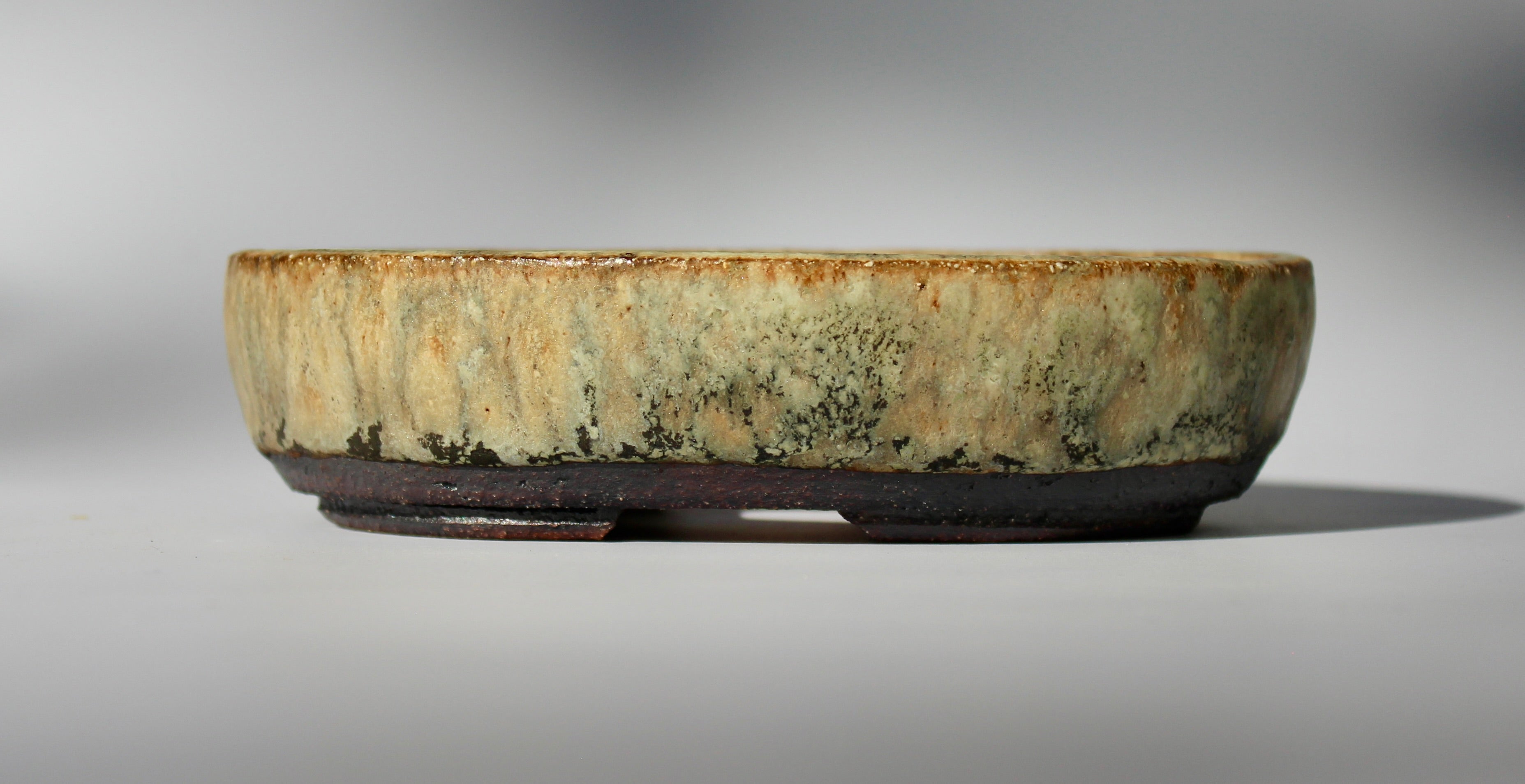 Oval bonsai pot in a matte layered glaze 147x109mm