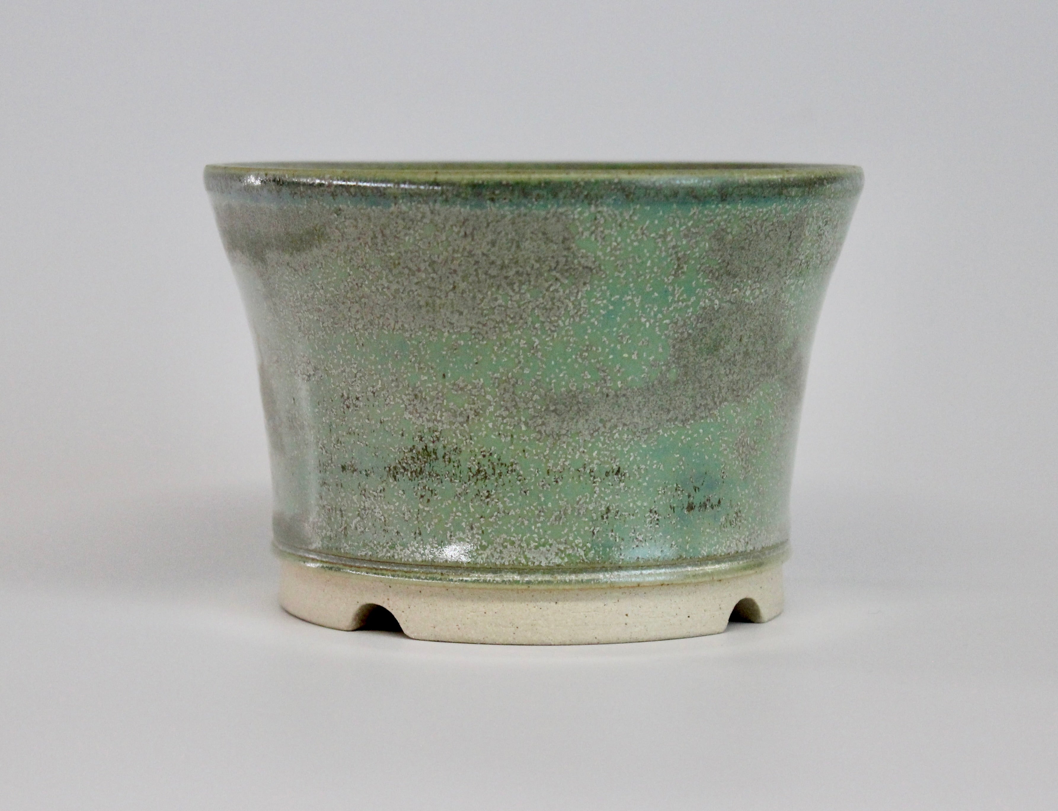 Round bonsai pot in a green crystal glaze D.109mm