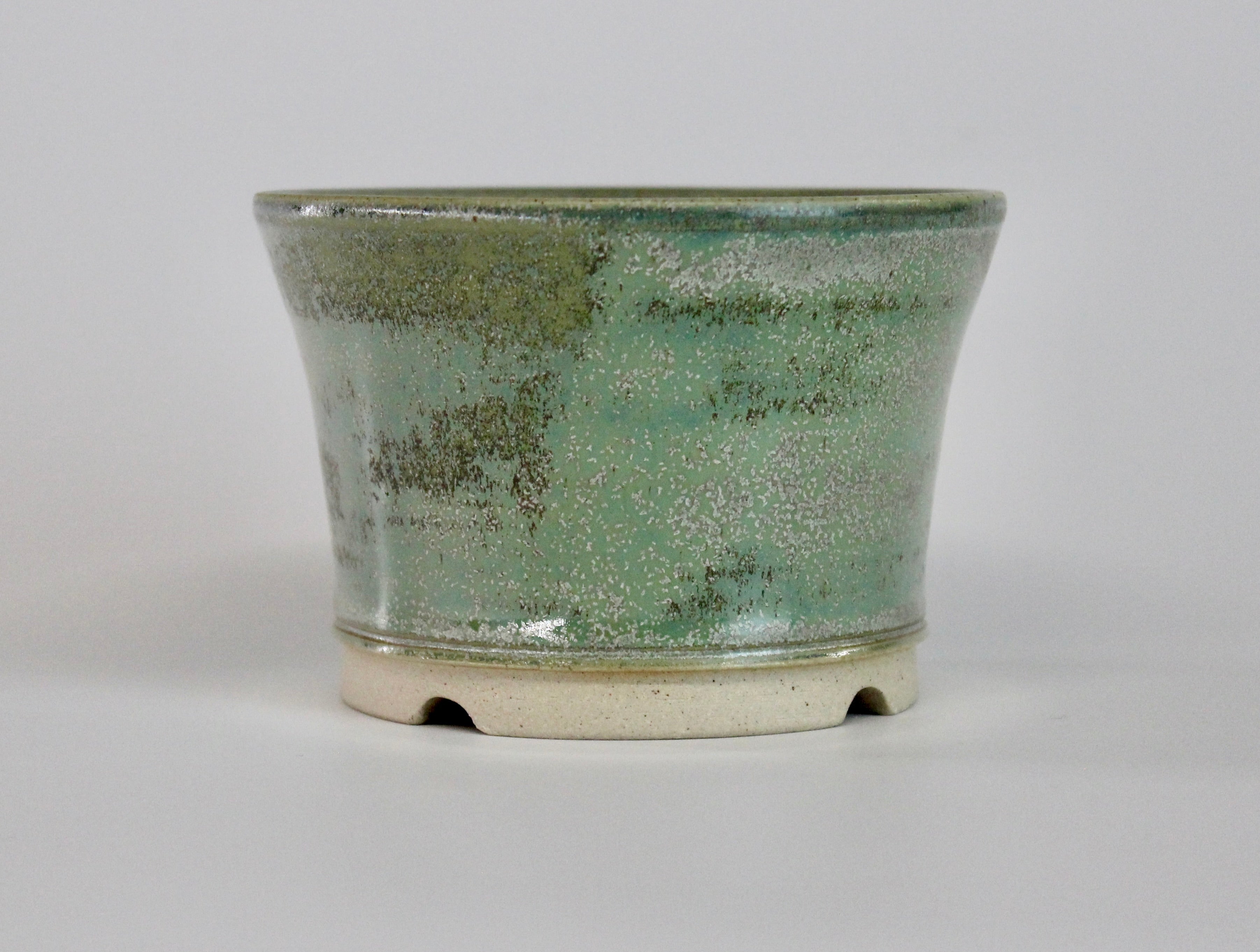 Round bonsai pot in a green crystal glaze D.109mm
