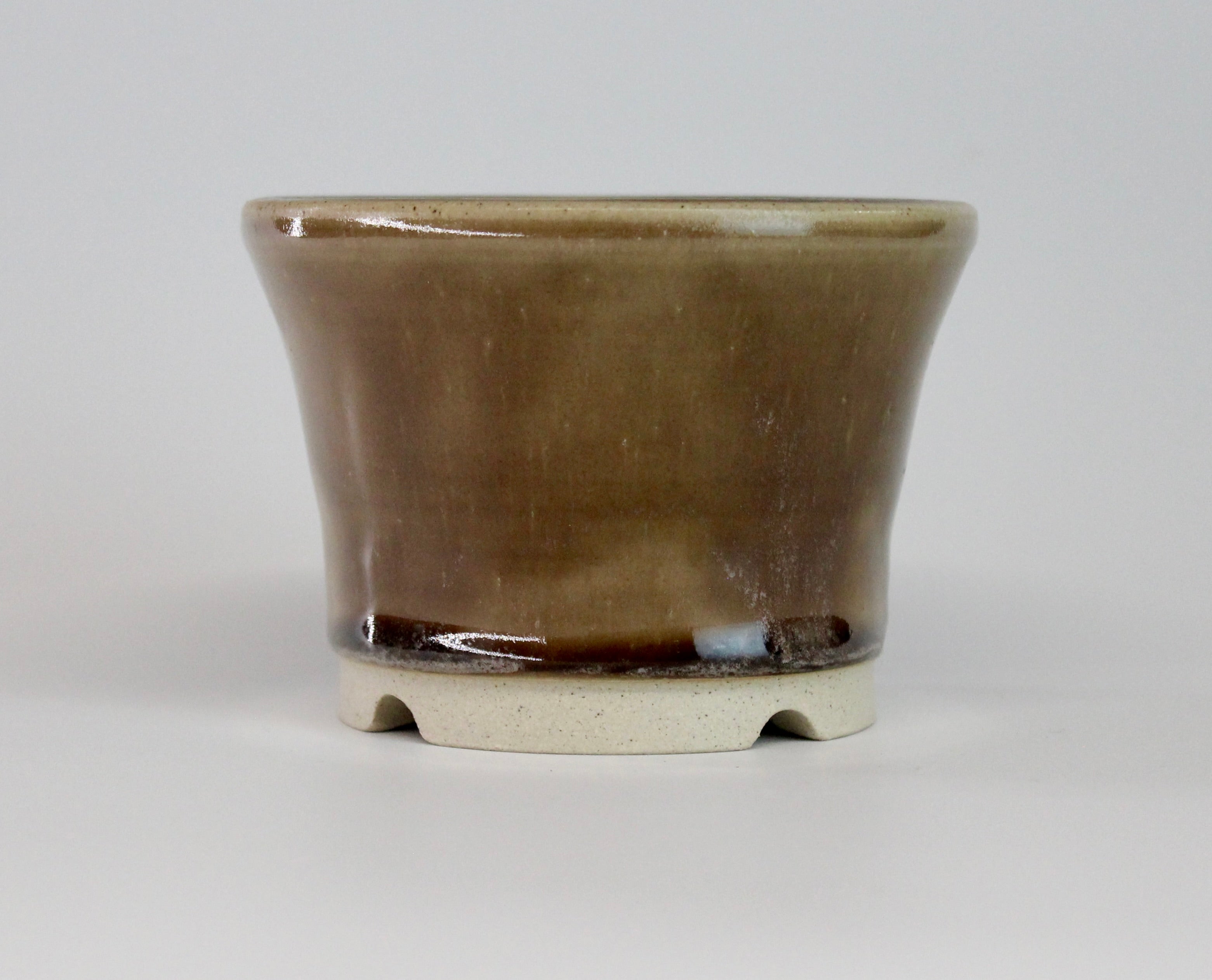 Round bonsai pot in a brown manganese  glaze D.105mm