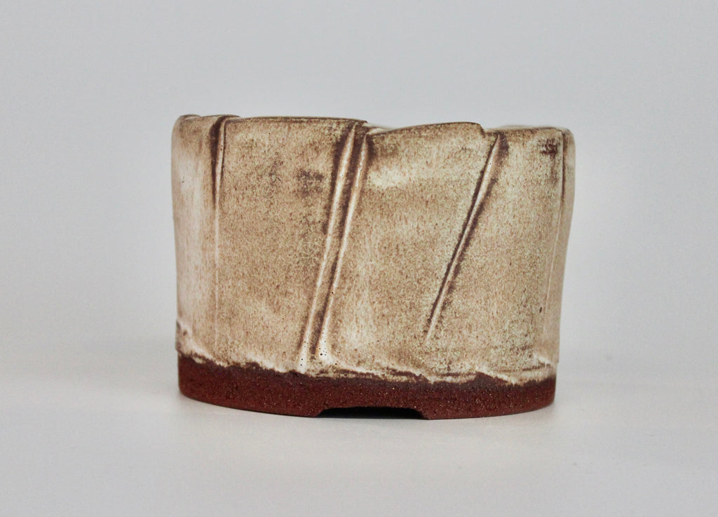 Round bonsai pot in a matte cream glaze D.107mm