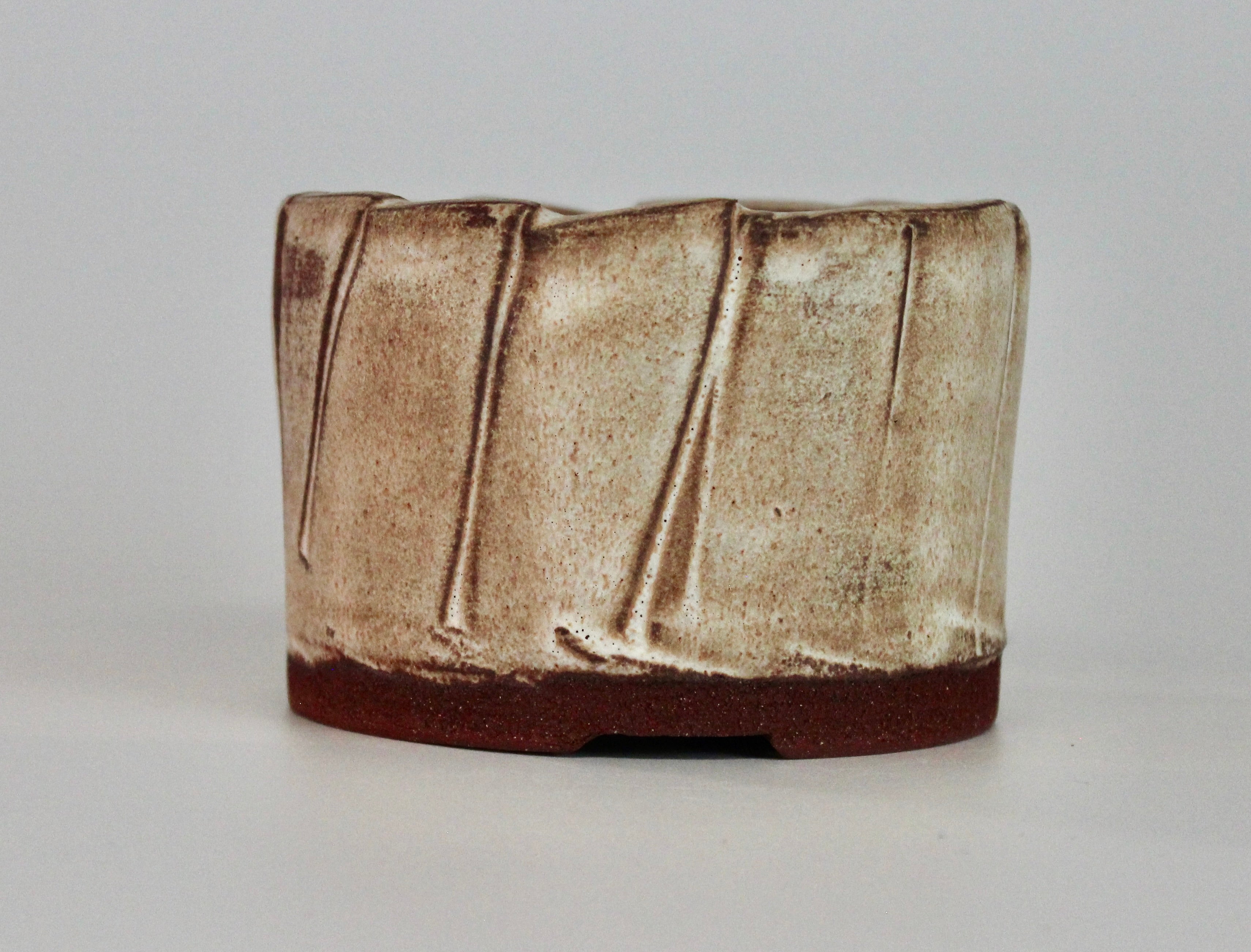 Round bonsai pot in a matte cream glaze D.107mm