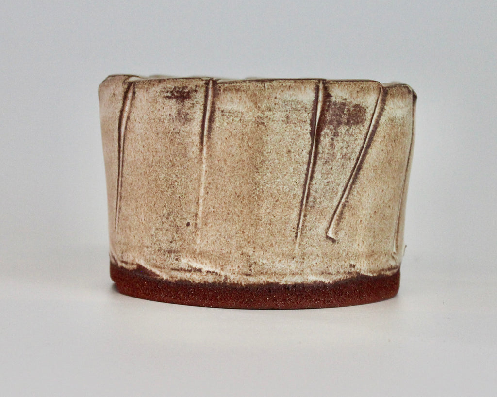 Round bonsai pot in a matte cream glaze D.107mm