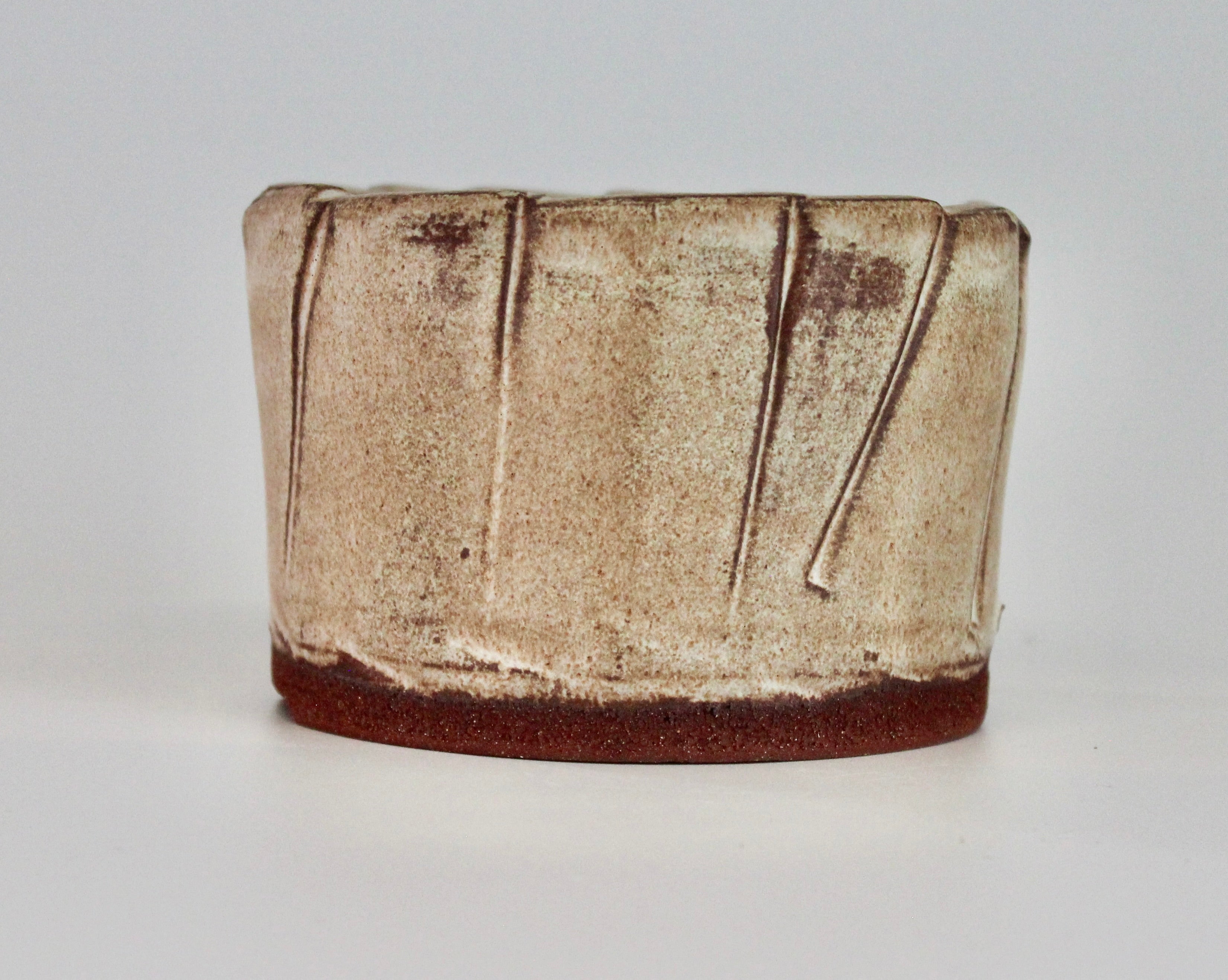 Round bonsai pot in a matte cream glaze D.107mm