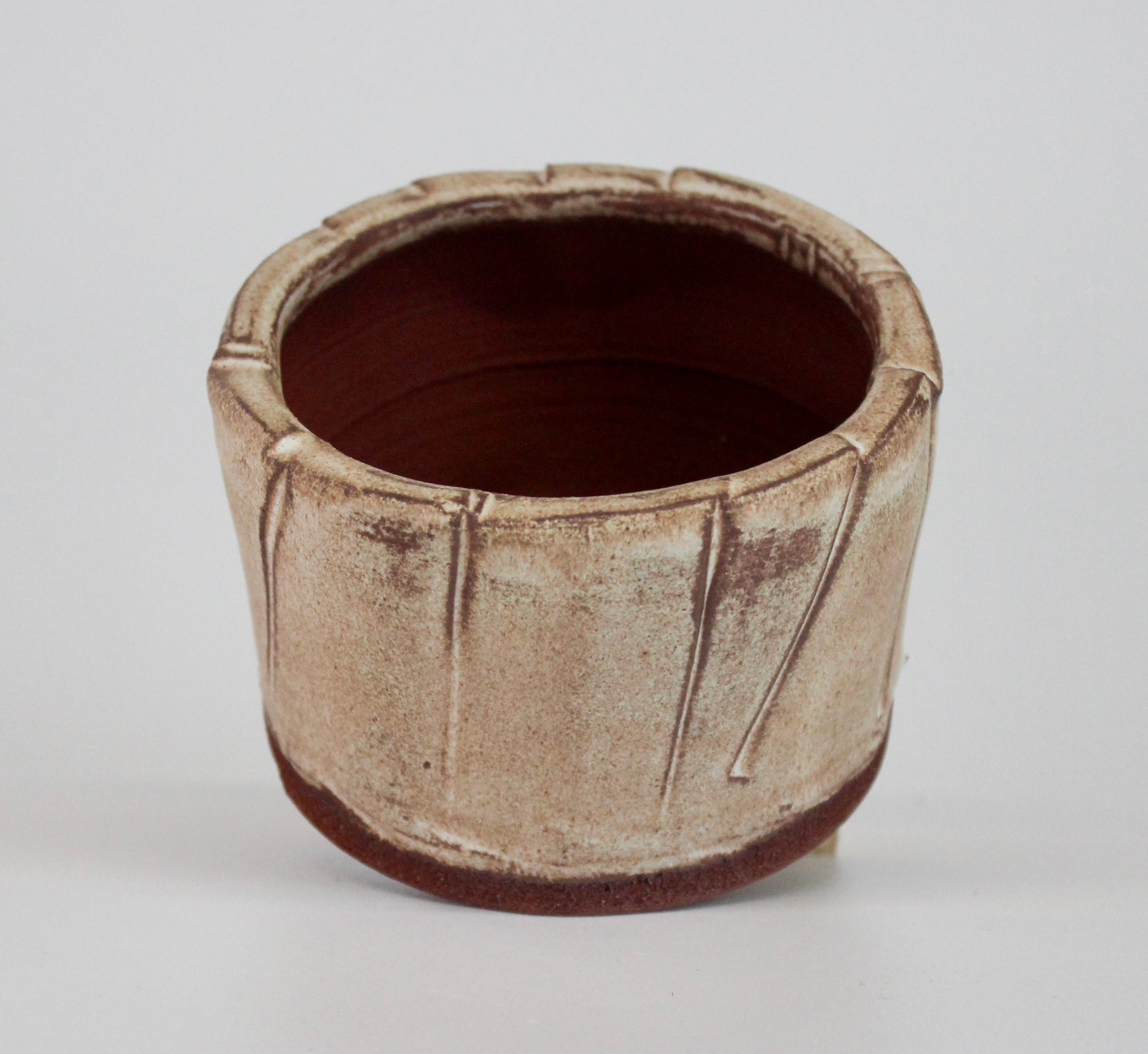 Round bonsai pot in a matte cream glaze D.107mm