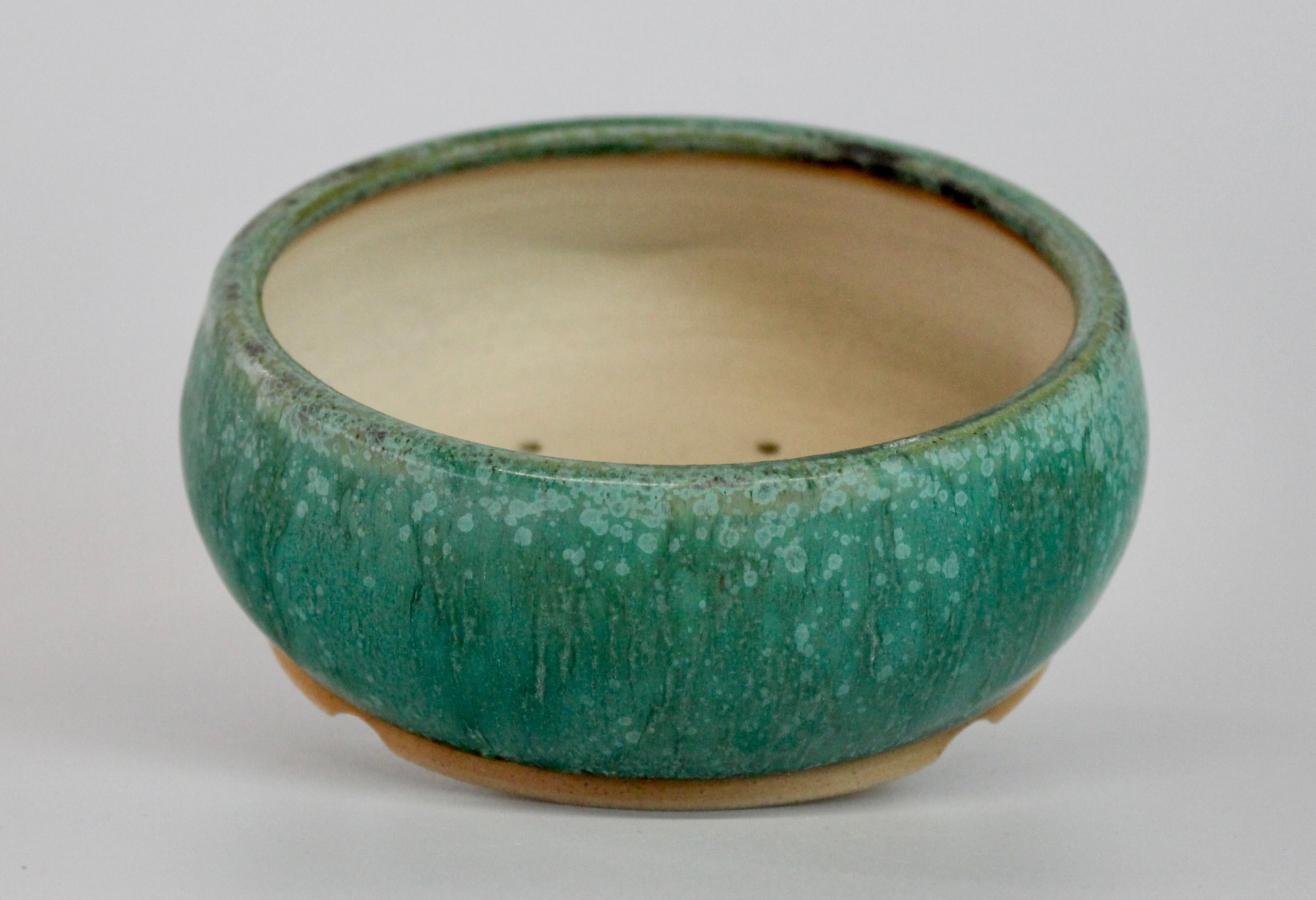 Round bonsai pot in a matte green glaze. D.150mm