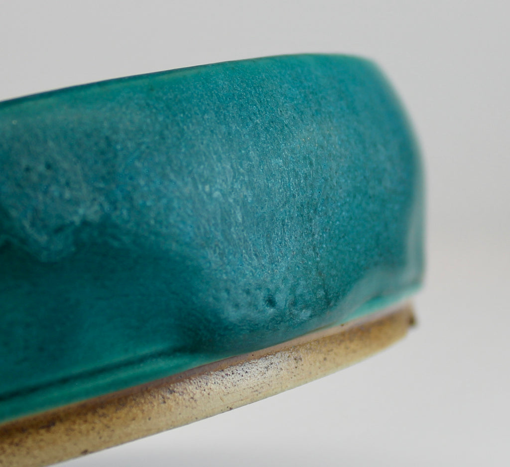 Round bonsai pot in a matte blue glaze. D.127mm