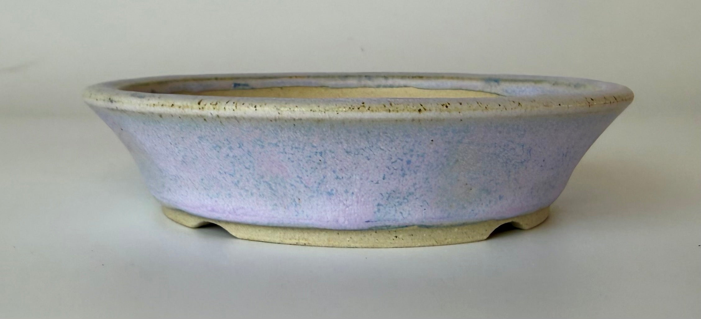 Round bonsai pot in a matte lilac glaze. D.135mm