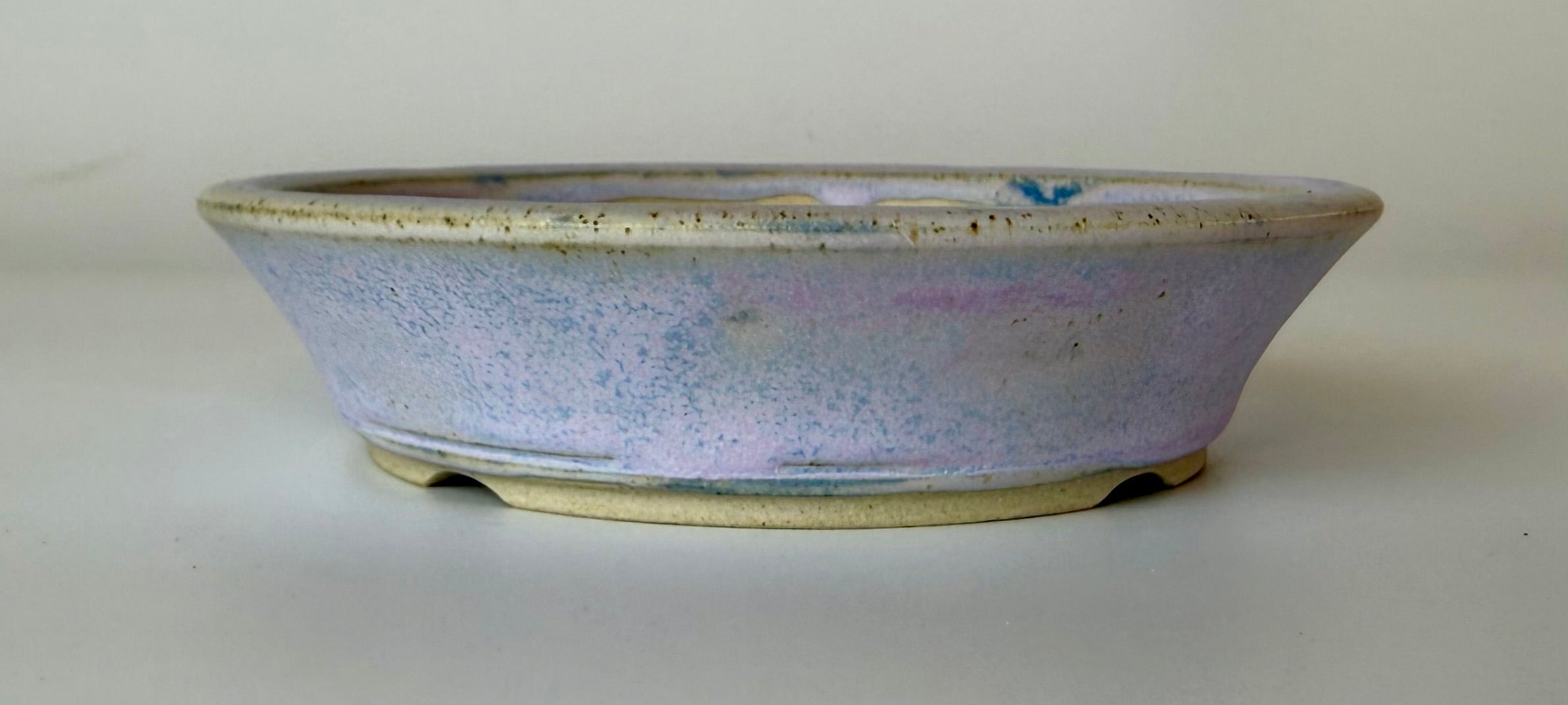 Round bonsai pot in a matte lilac glaze. D.135mm