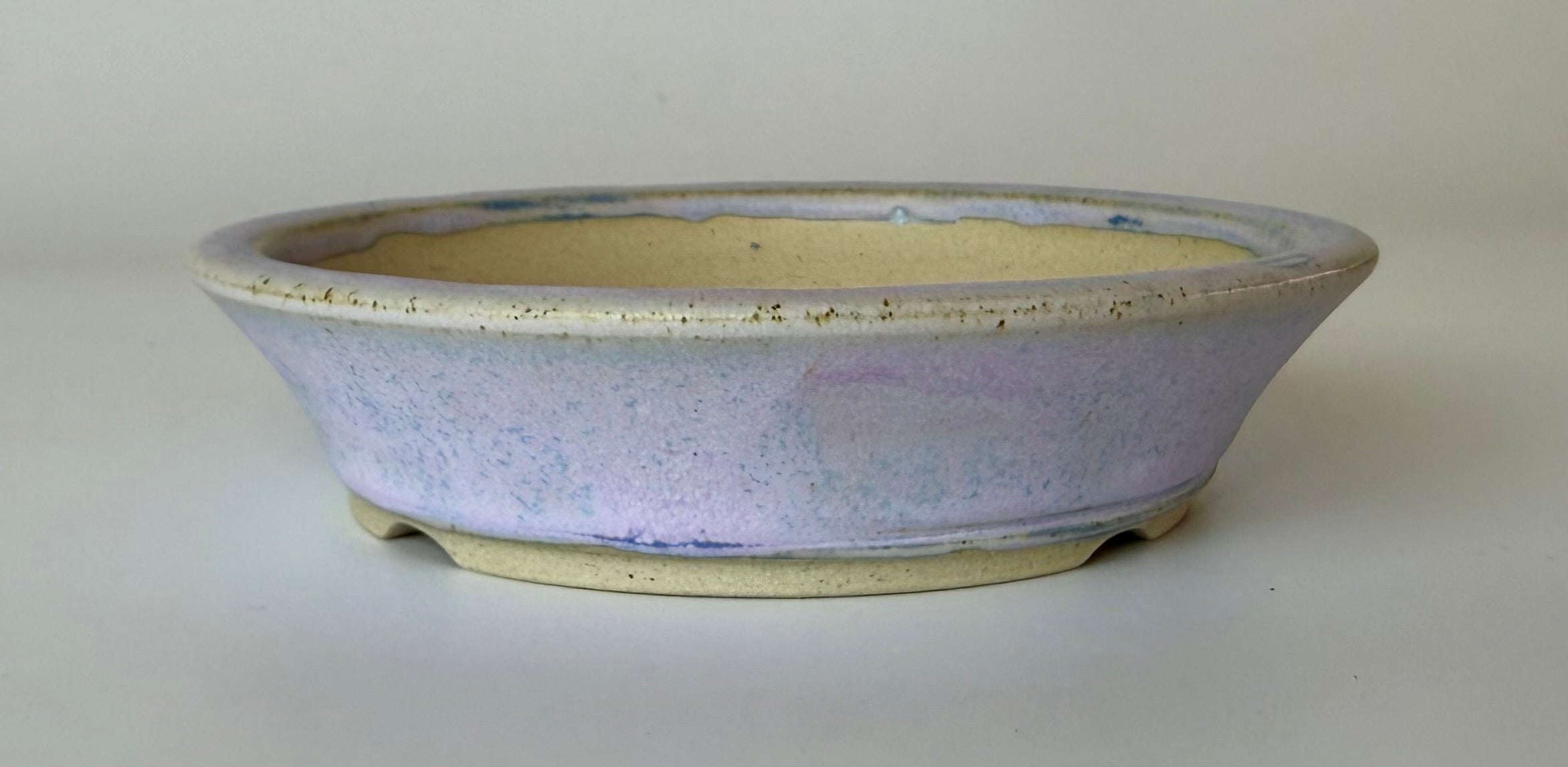 Round bonsai pot in a matte lilac glaze. D.135mm