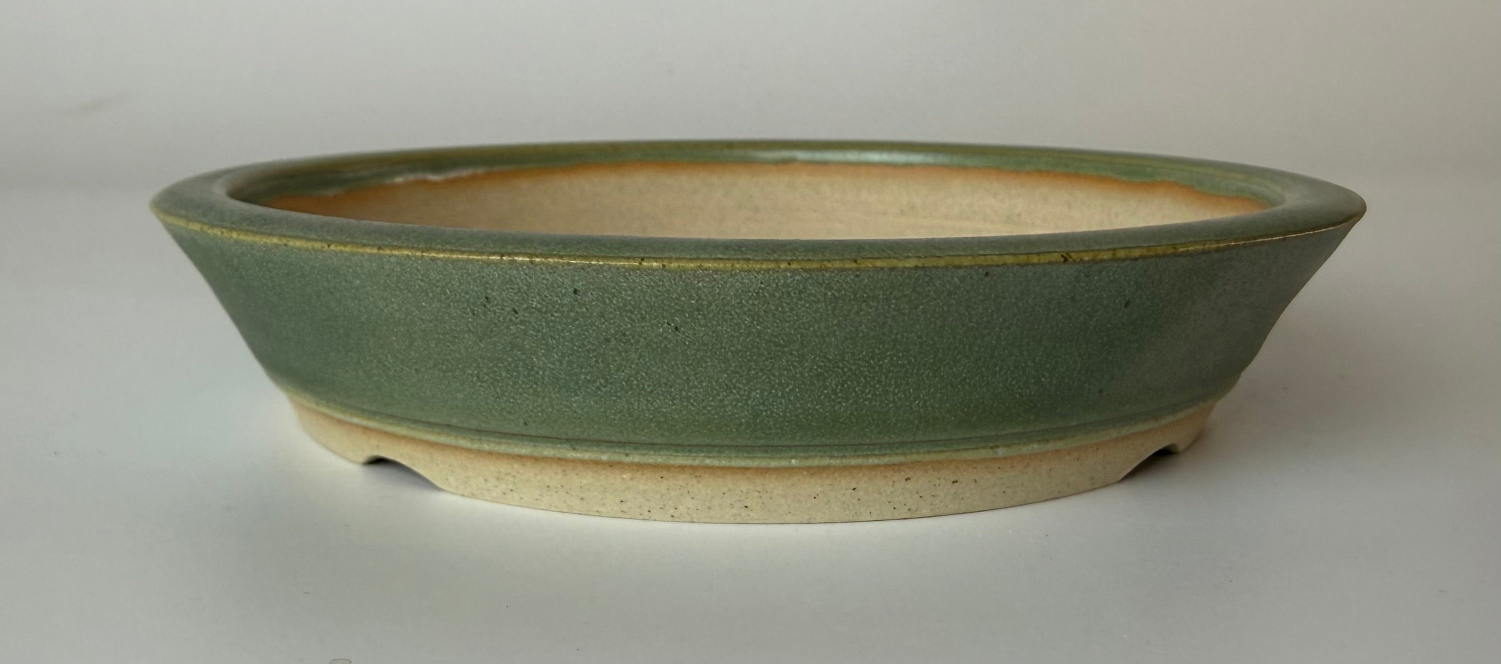 Round bonsai pot in a matte green glaze. D.148mm
