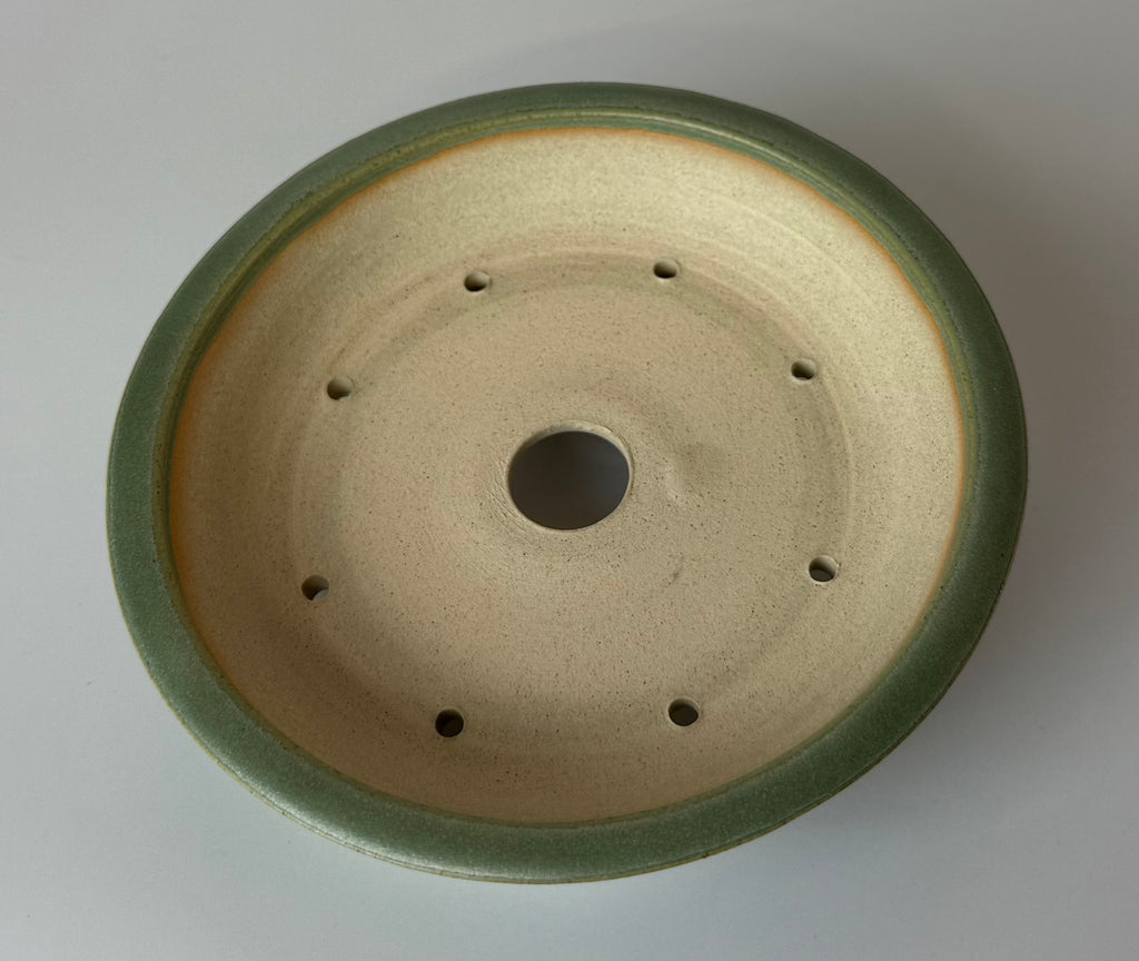 Round bonsai pot in a matte green glaze. D.148mm