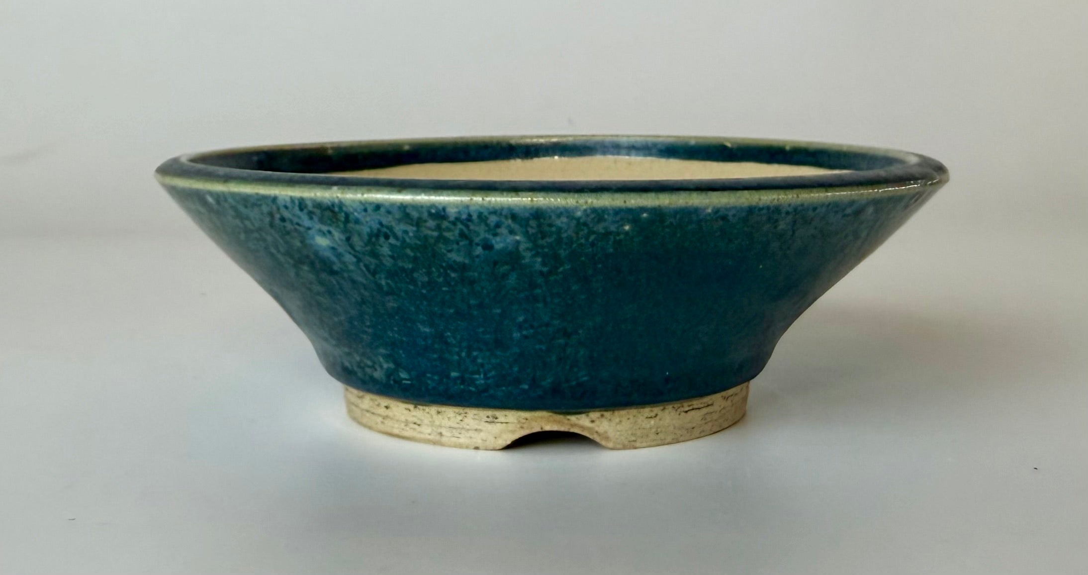 Round bonsai pot in a blue crystalline glaze. D.128mm