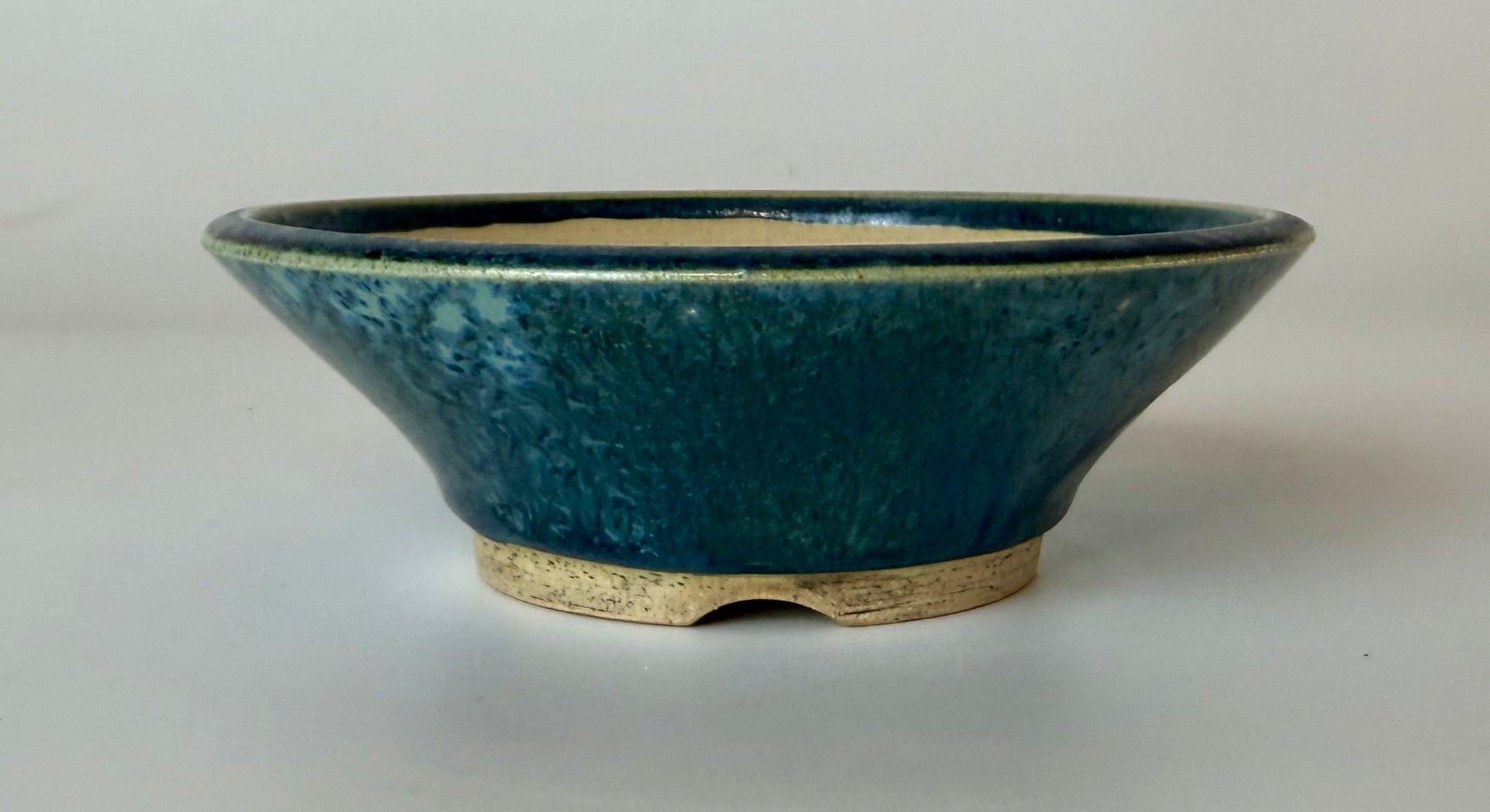 Round bonsai pot in a blue crystalline glaze. D.128mm