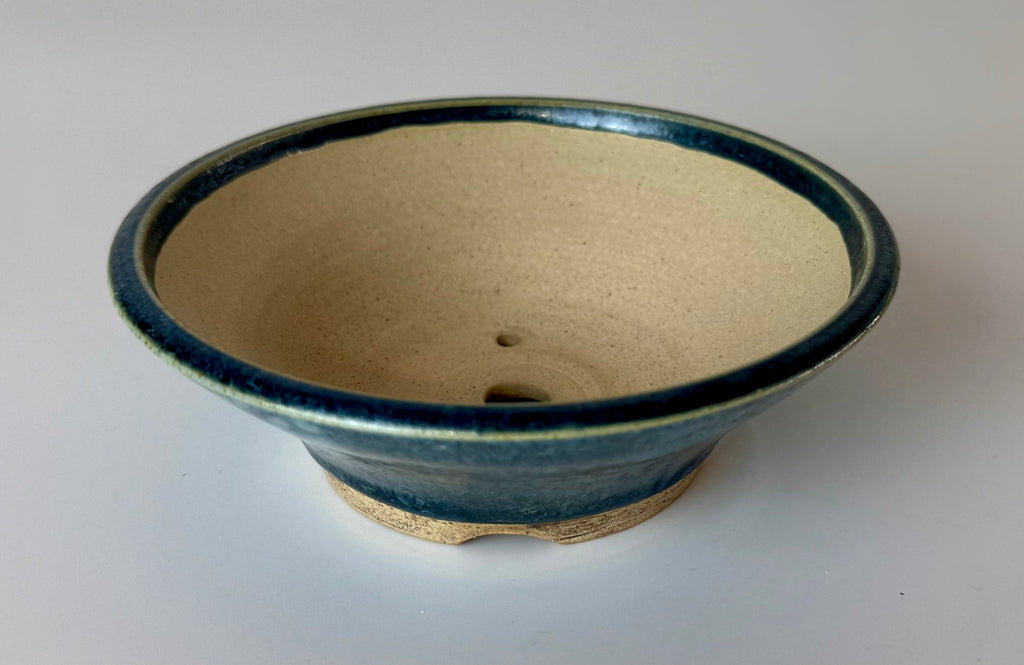 Round bonsai pot in a blue crystalline glaze. D.128mm