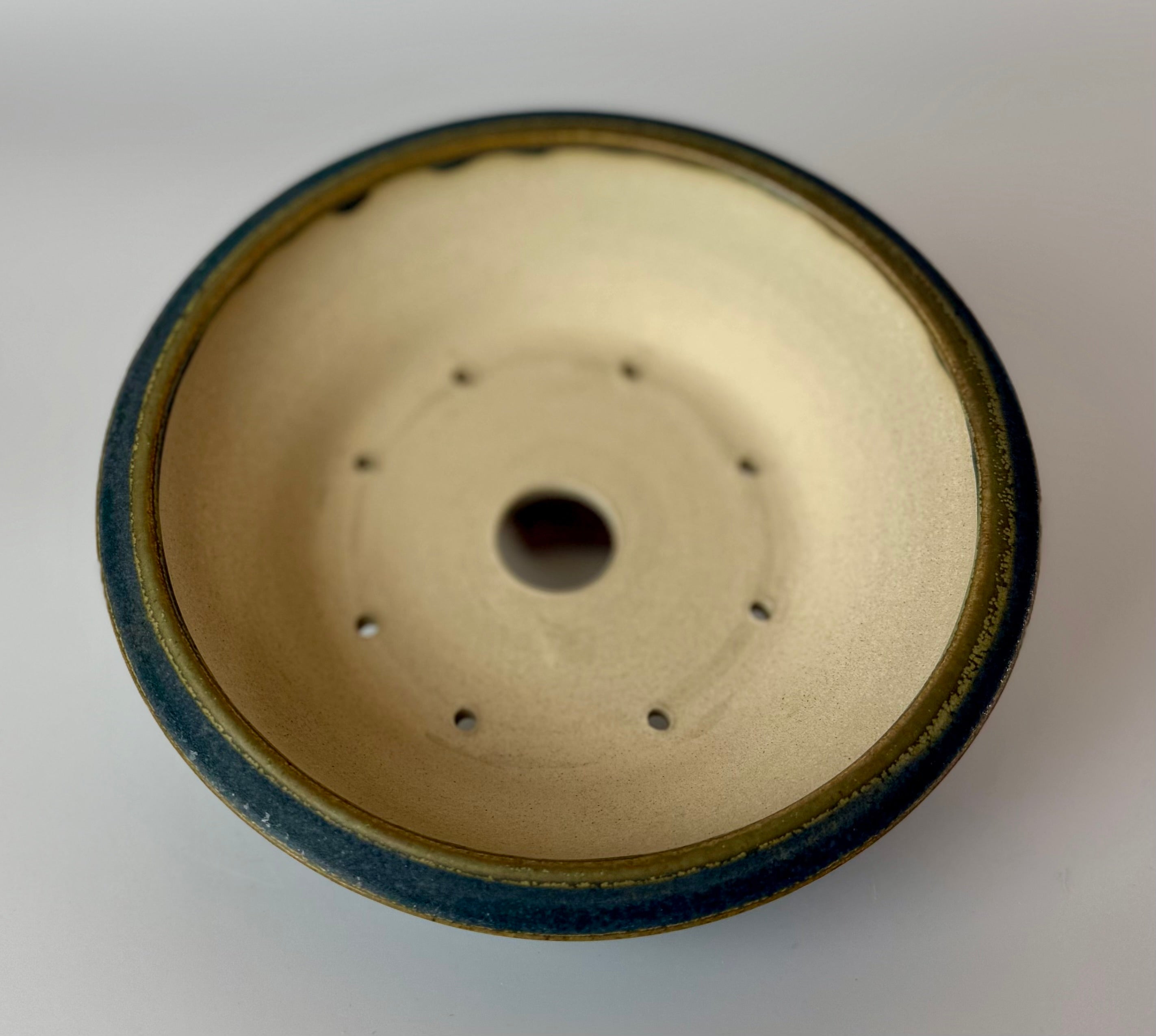 Round bonsai pot in a green glaze. D.180mm
