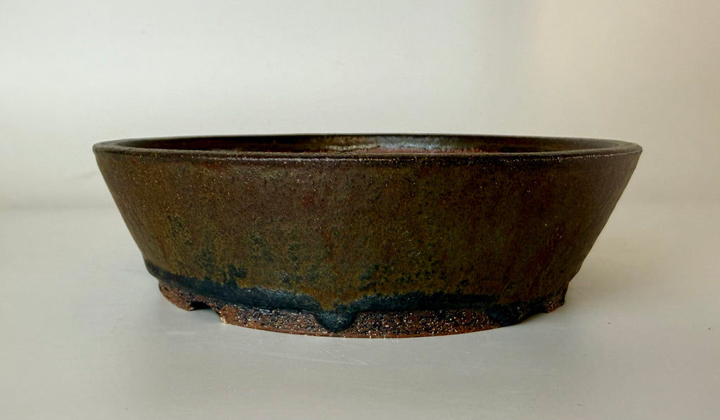 Round bonsai pot in a bronze glaze. D.192mm