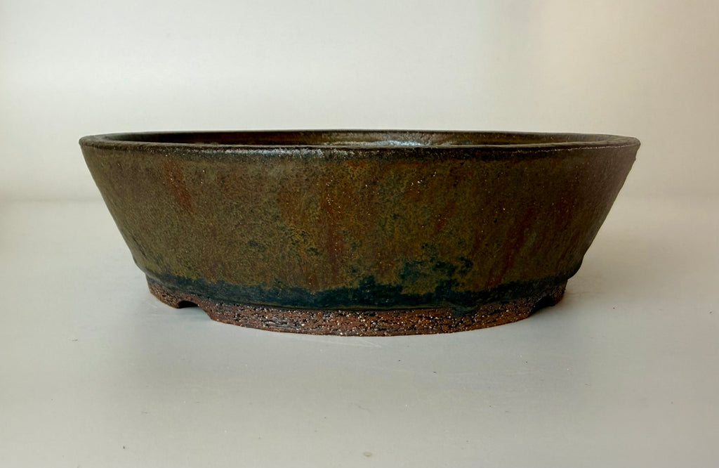 Round bonsai pot in a bronze glaze. D.192mm