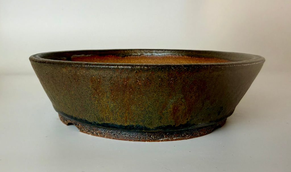 Round bonsai pot in a bronze glaze. D.192mm