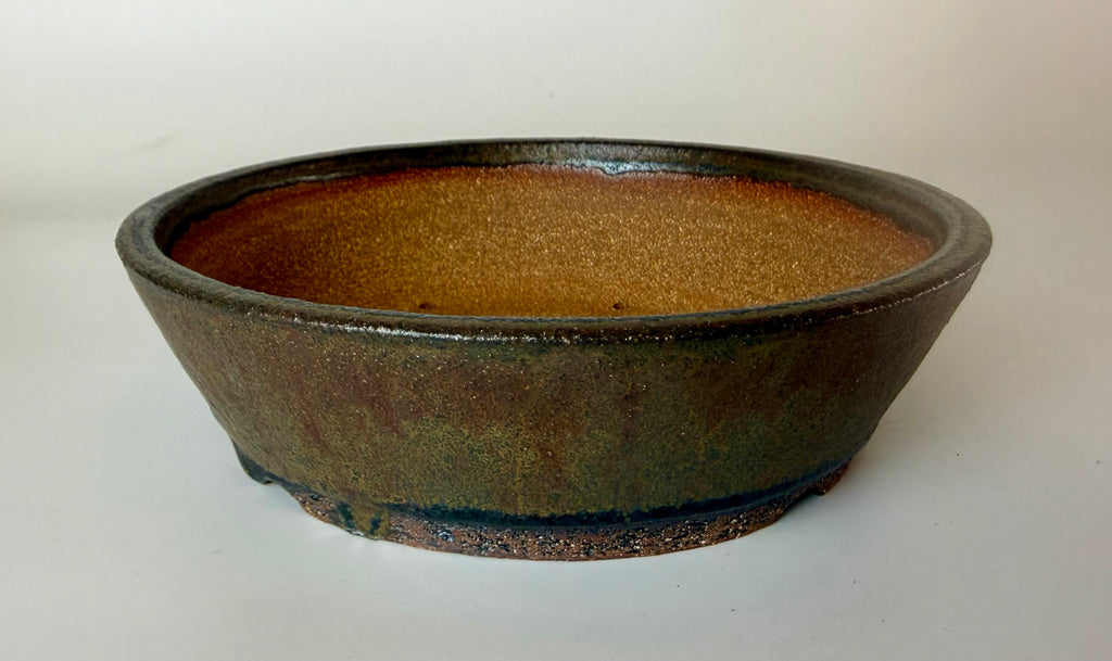 Round bonsai pot in a bronze glaze. D.192mm