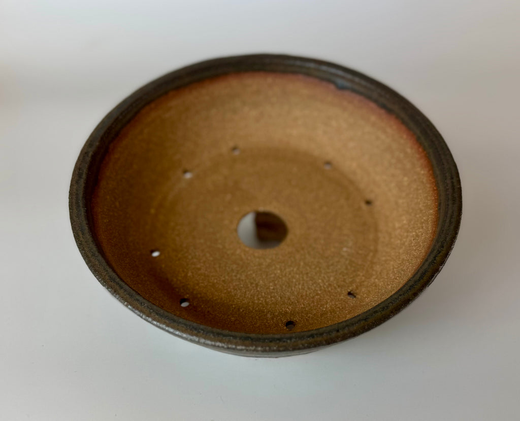 Round bonsai pot in a bronze glaze. D.192mm