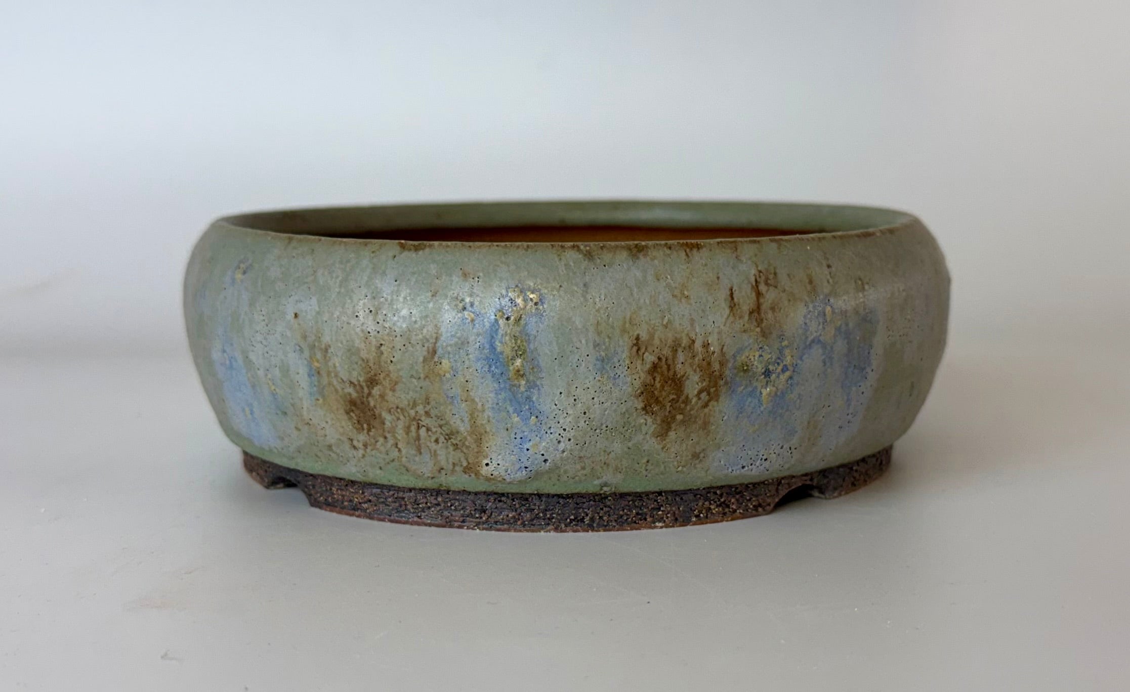 Round bonsai pot in a blue glaze. D.175mm