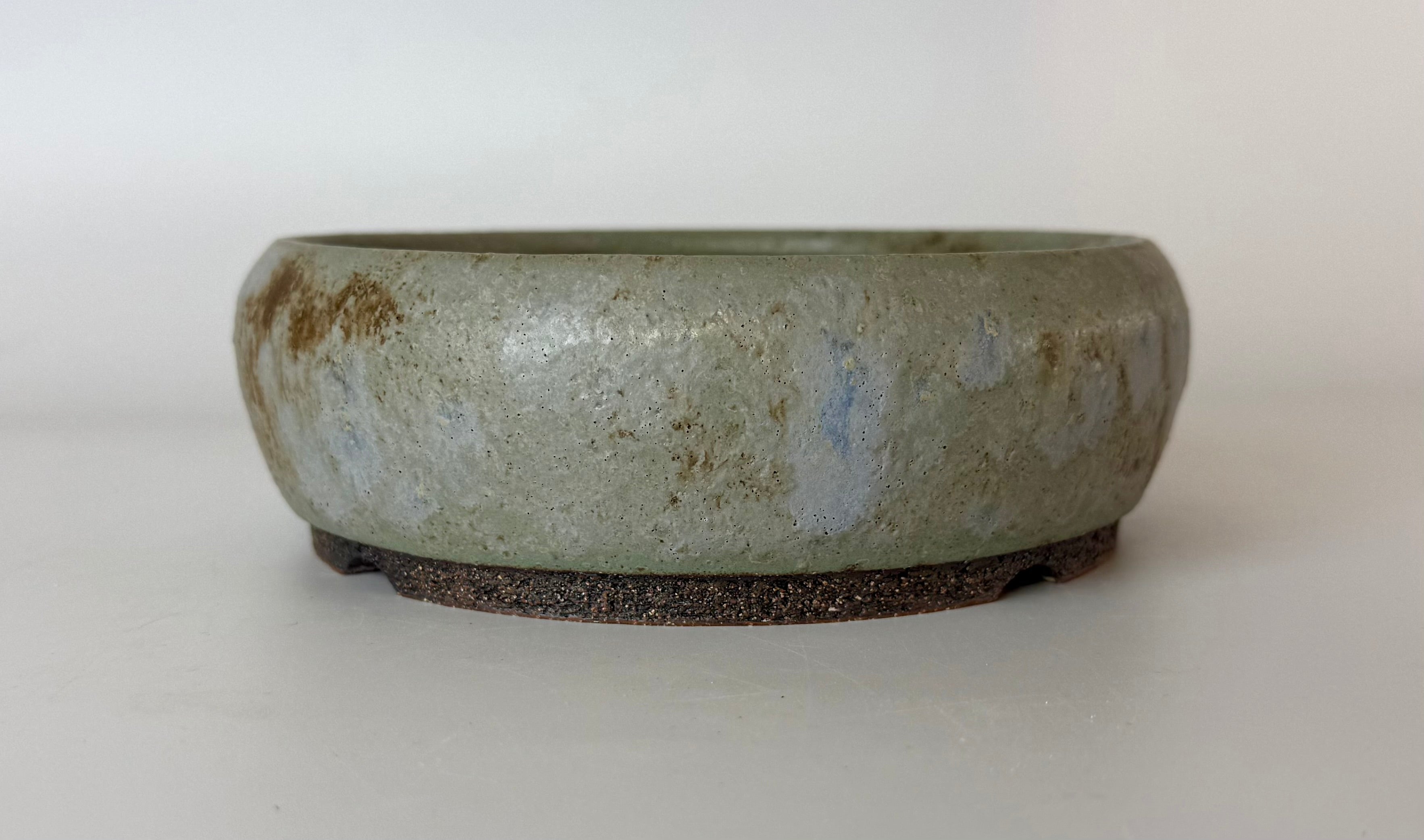 Round bonsai pot in a blue glaze. D.175mm