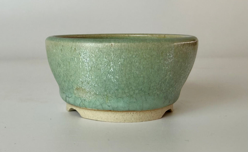 Round bonsai pot in a green glaze. D.85mm