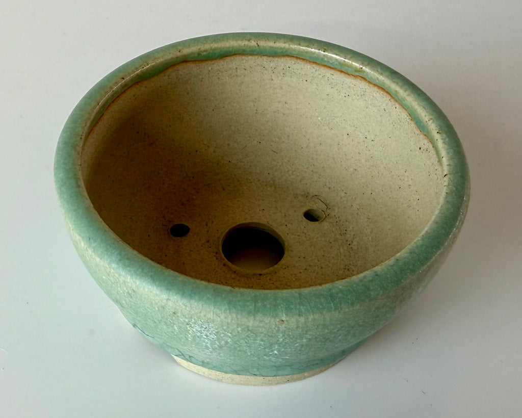 Round bonsai pot in a green glaze. D.85mm